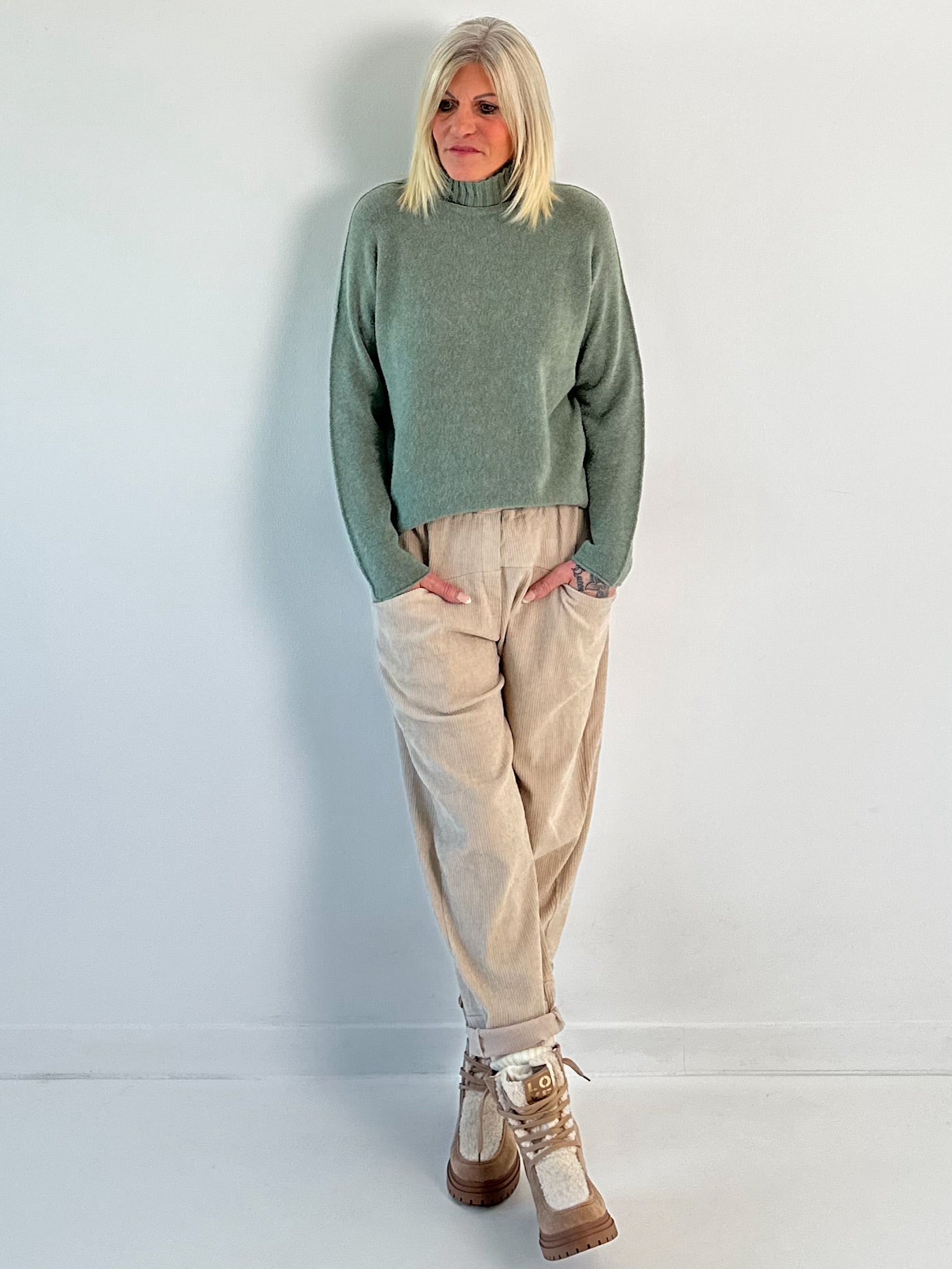 Trui model "Minimal Chic" - olijfgroen