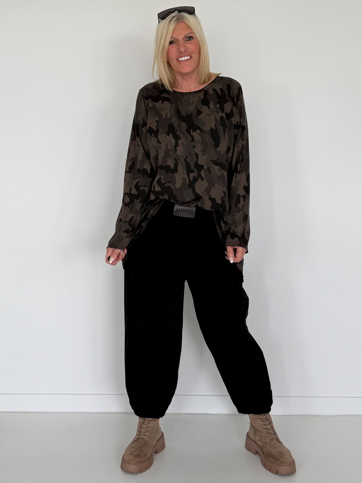Shirt im Allover-Camouflage-Look - mokka-mehrfarbig