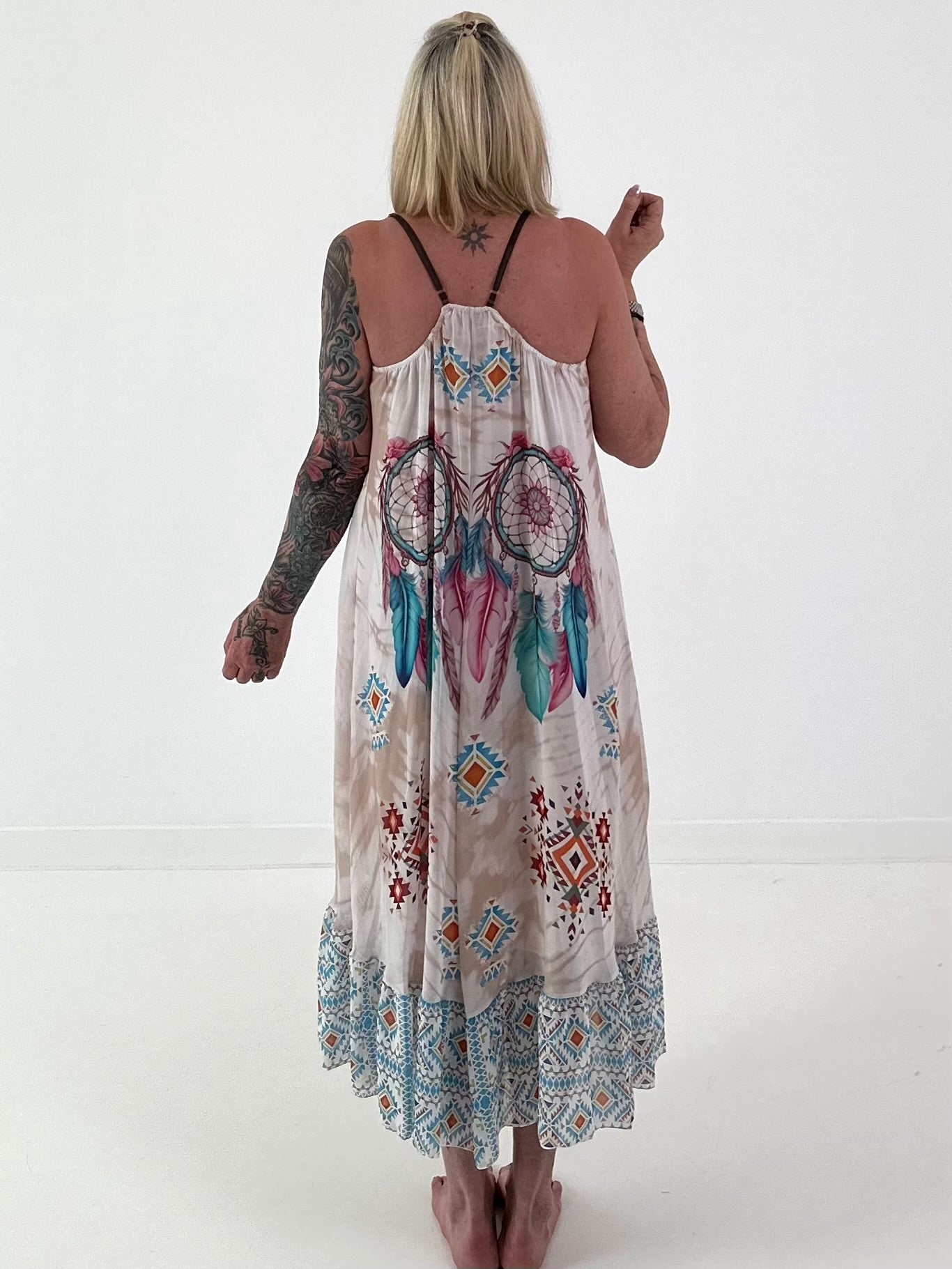 Luftiges Kleid mit verstellbaren Trägern - weiss-beige-mehrfarbig