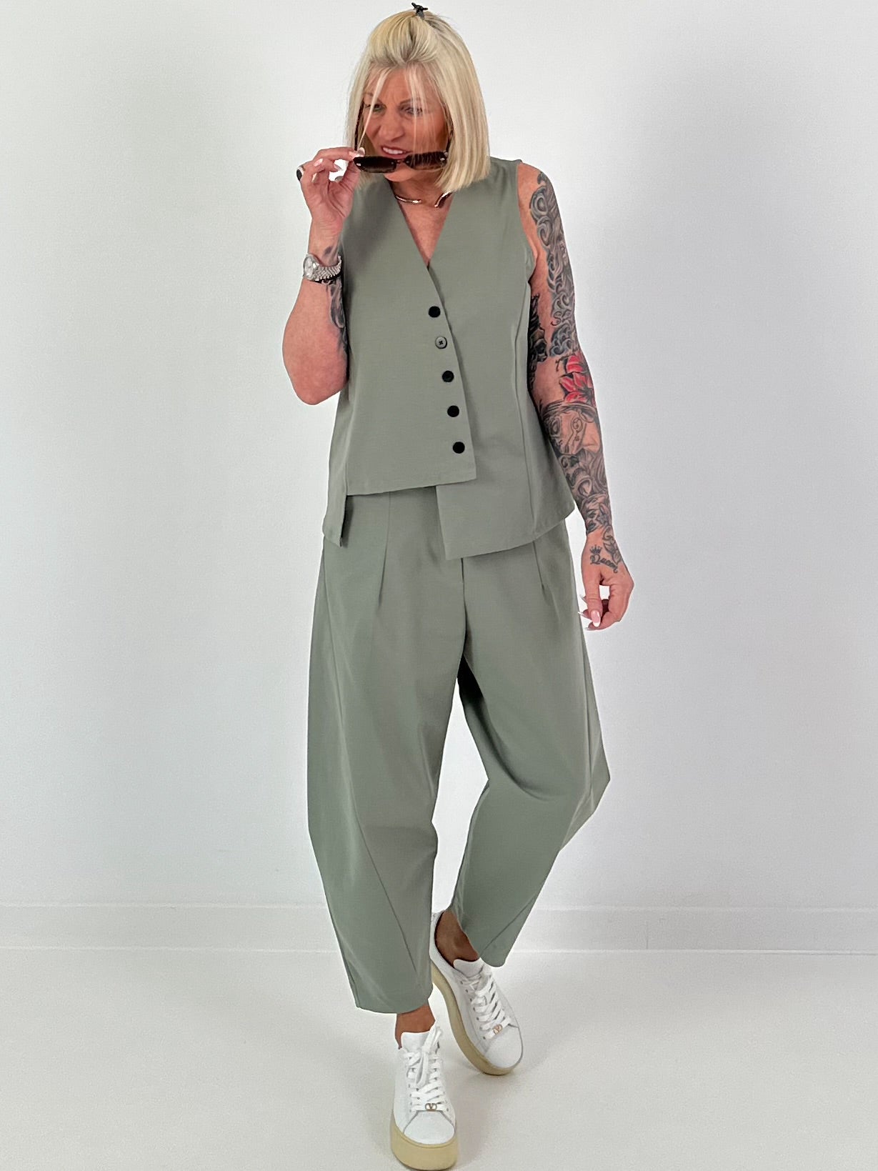 Weste asymmetrisch - khaki ( lieferbar ab 11.05.26)