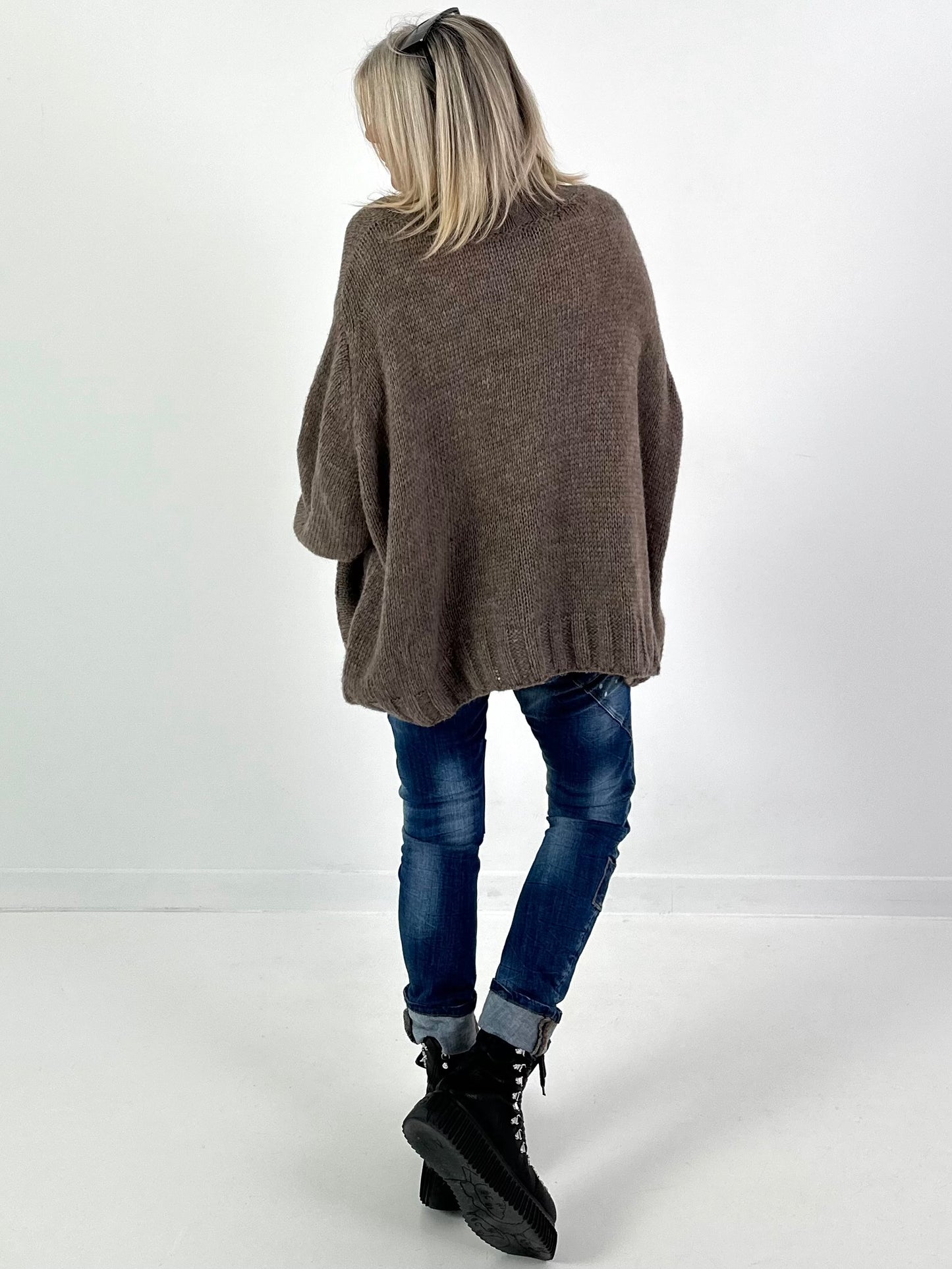 Oversized sweater model "Snuggle Arctic" - taupe