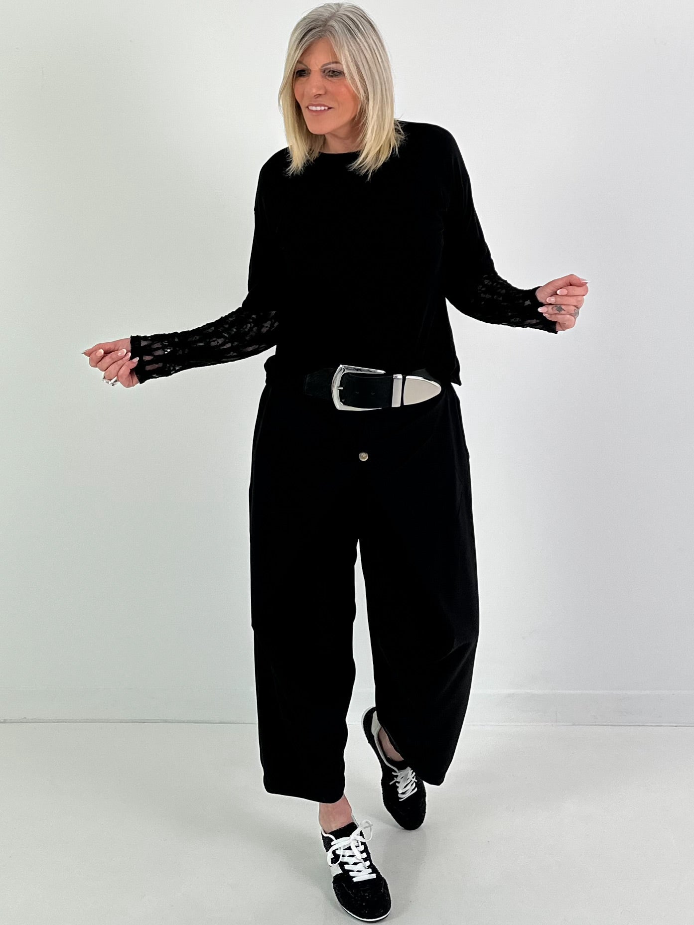 Shirt with lace sleeves - black