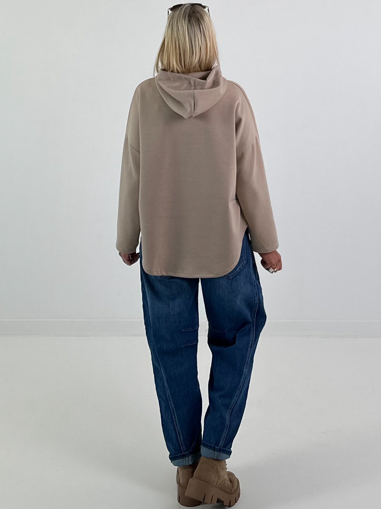 Hoodie mit Leo Bändchen und Teddyplüsch Print - beige