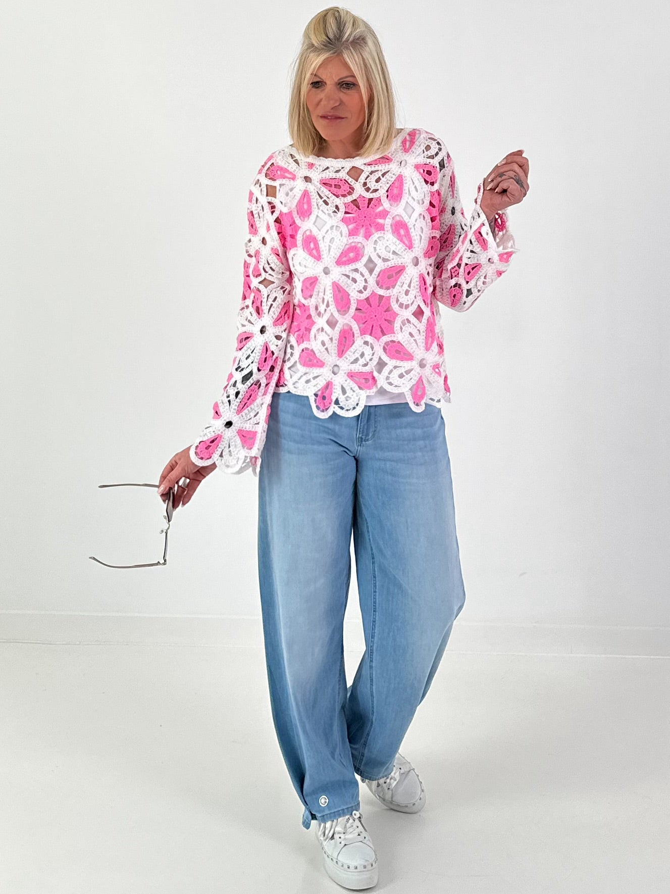 Häkelpulli mit floralem Muster - rosa-weiss