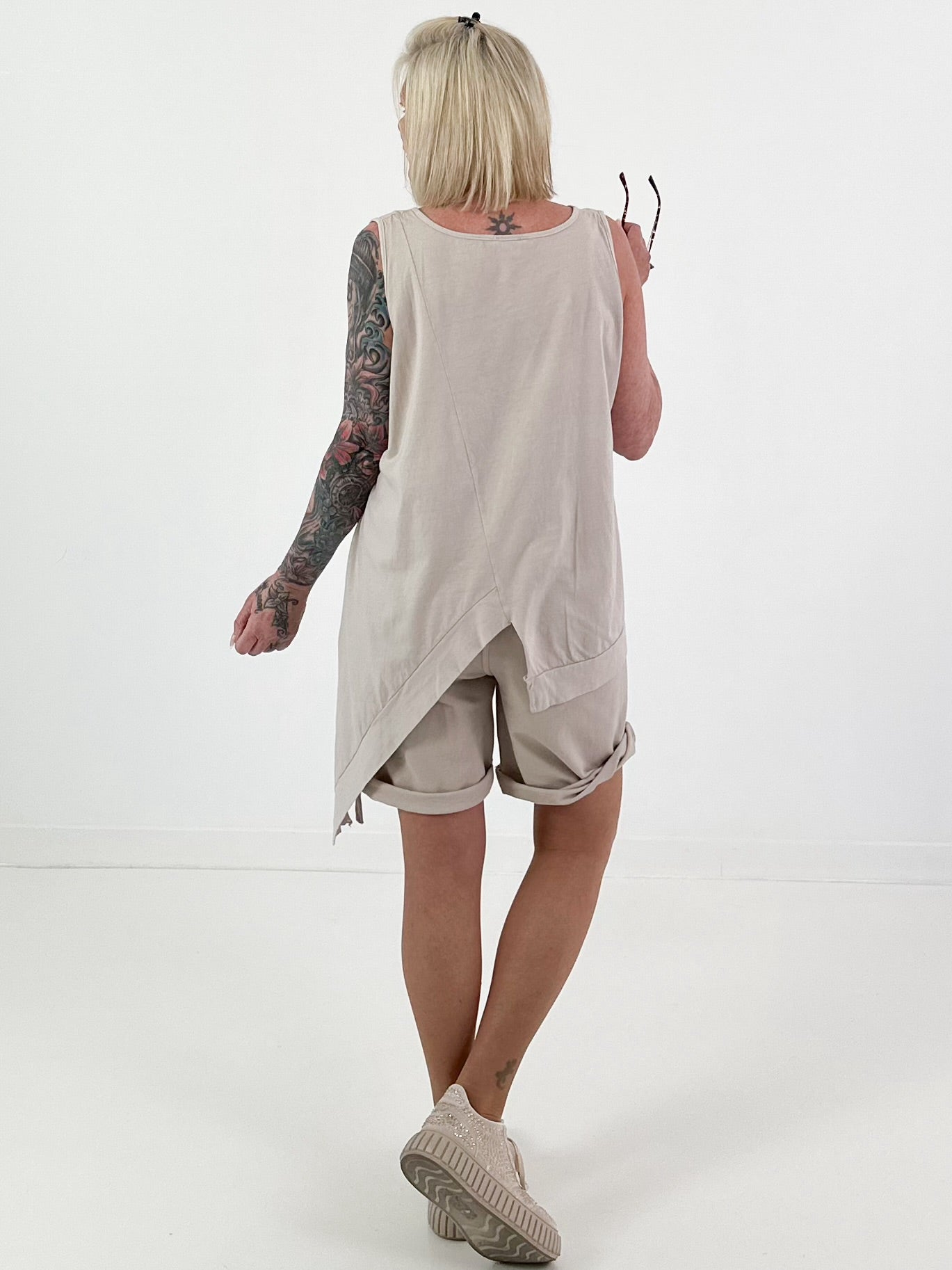 Top with cut-out and asymmetrical hem - beige
