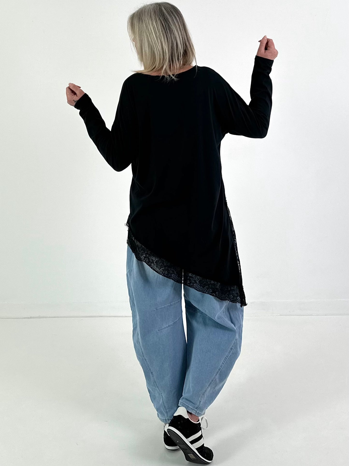 Shirt mit Spitzenabschluss - schwarz