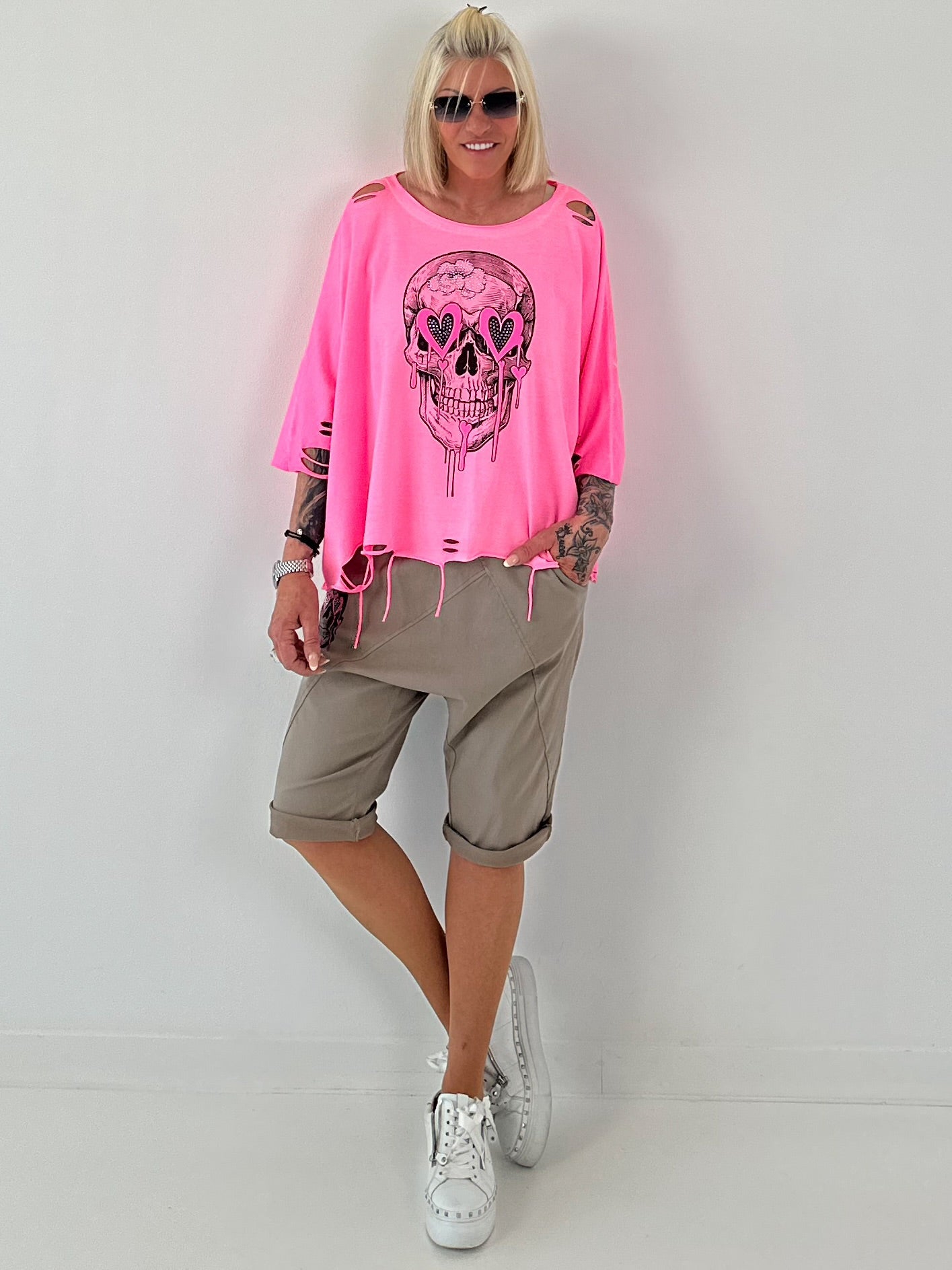 Oversized Shirt mit Cut Outs und Skull - neonpink