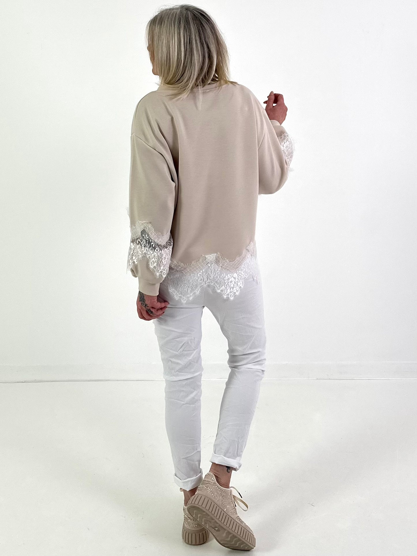 Sweatshirt Modell "Lace Whisper" - beige