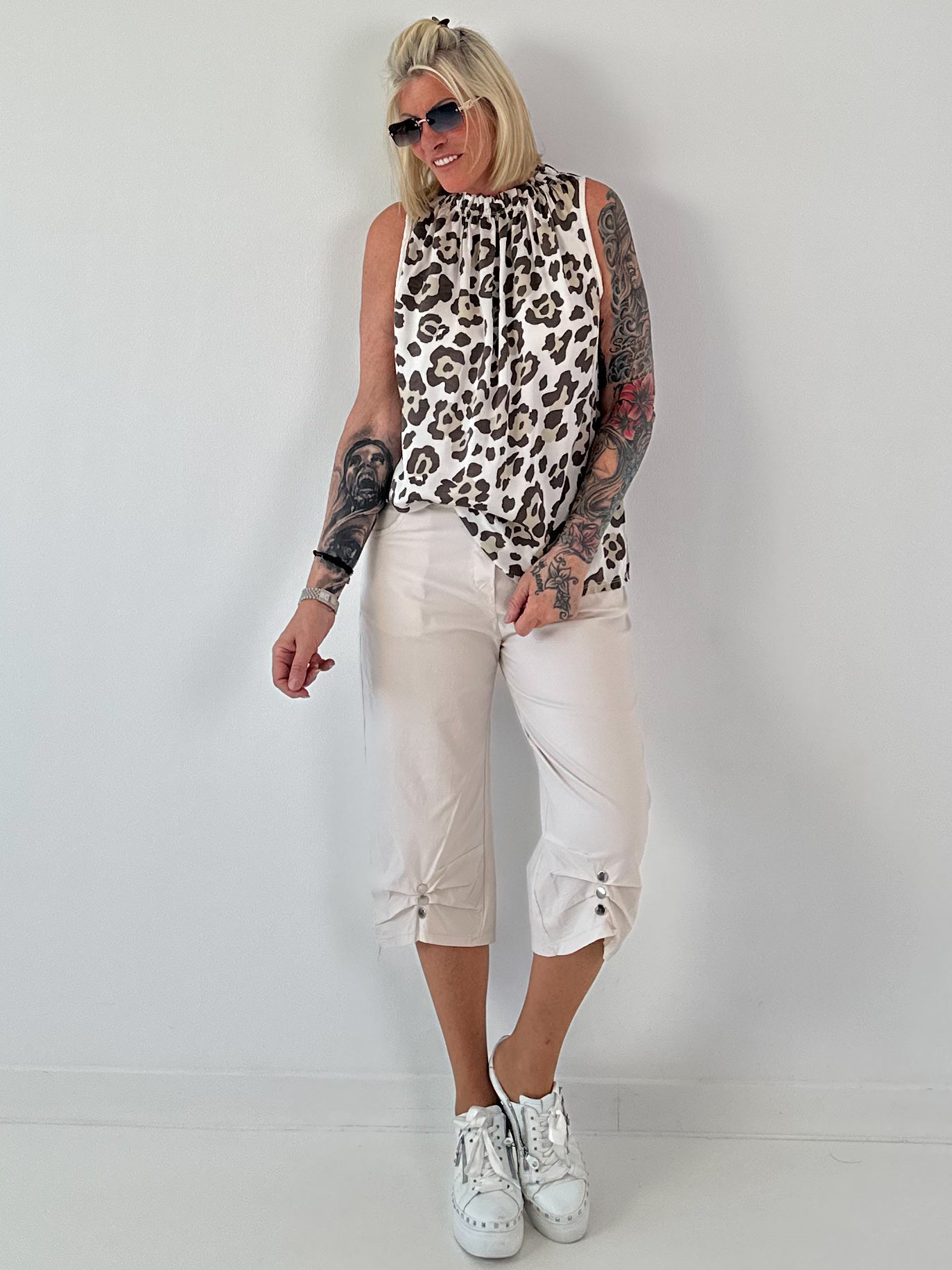 Hose mit Druckknöpfen Details - beige