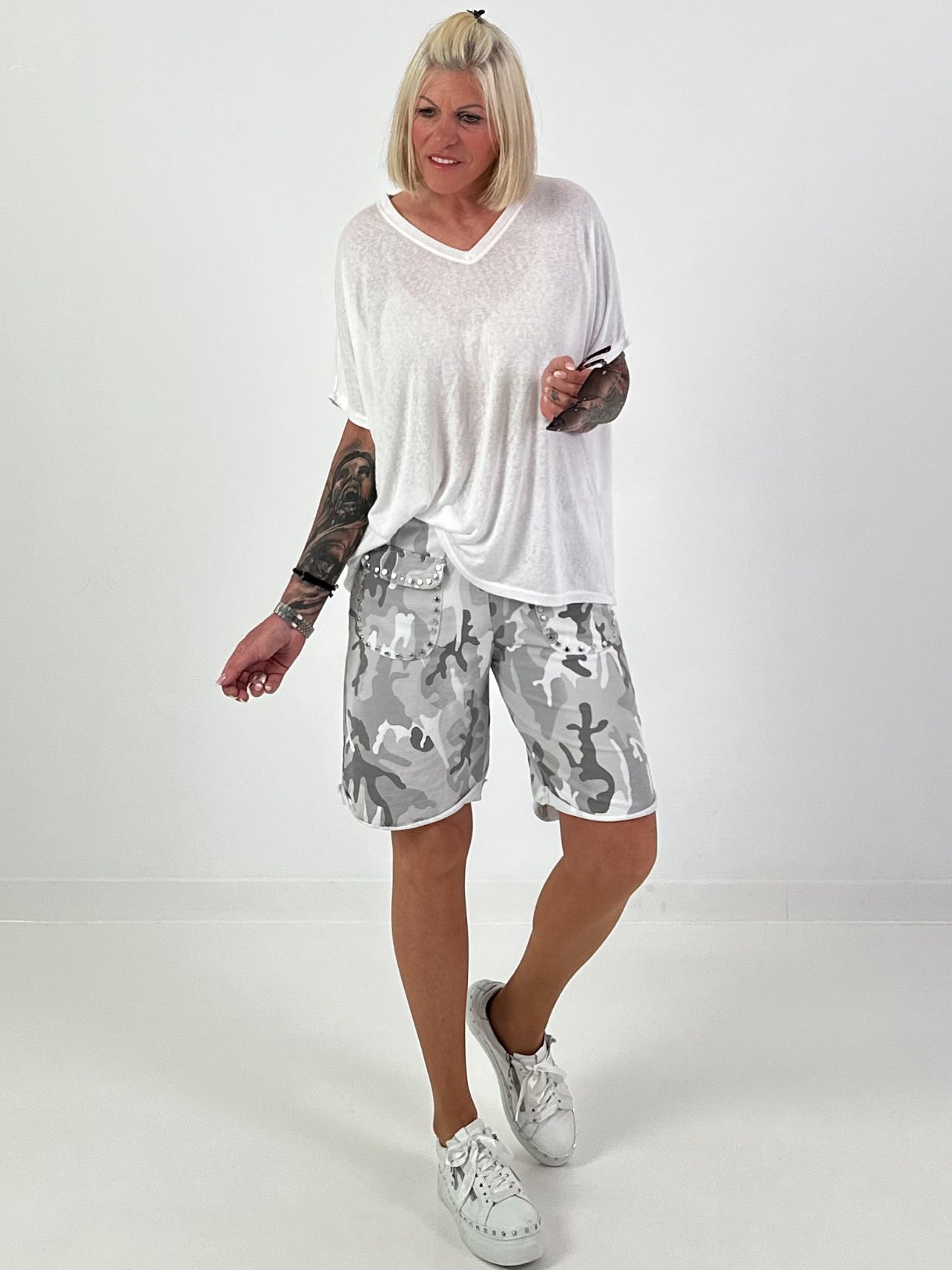 Feinstrick T-Shirt mit V-Ausschnitt - weiss