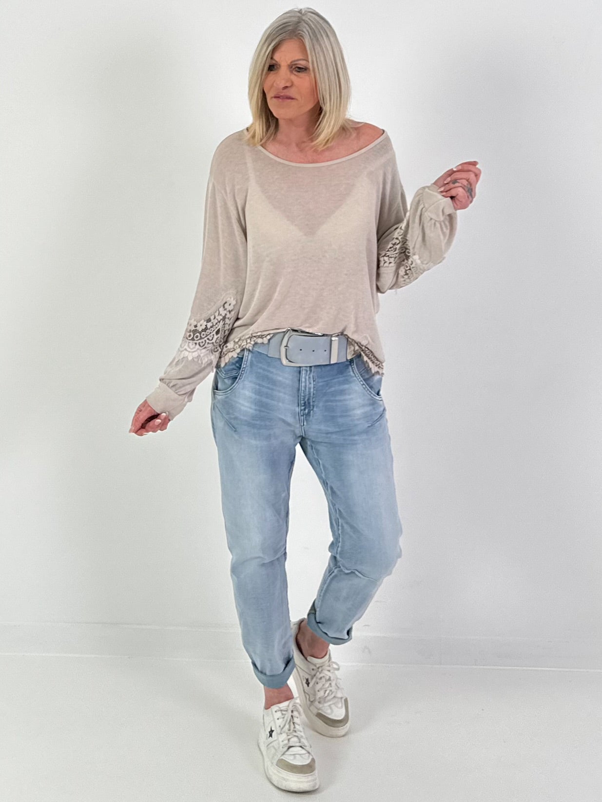 Pullover mit Spitzeneinsätzen - beige