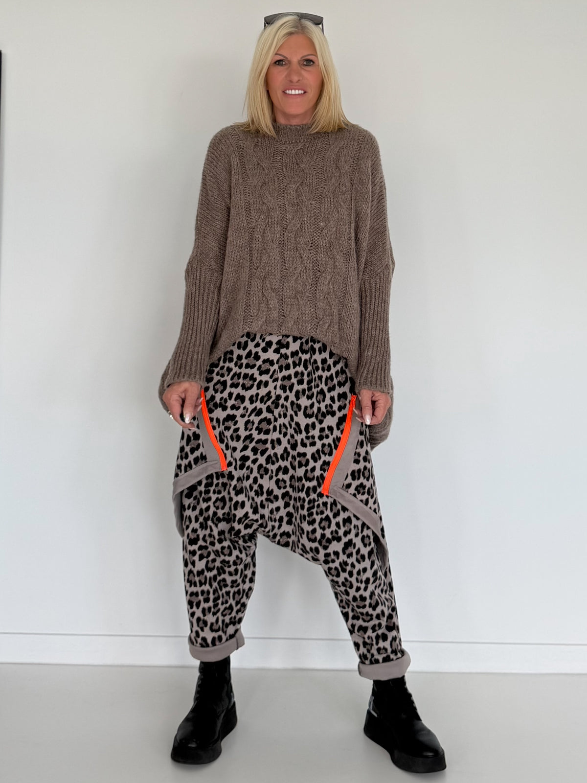Pullover mit Stulpenärmeln und Zopfmuster - taupe