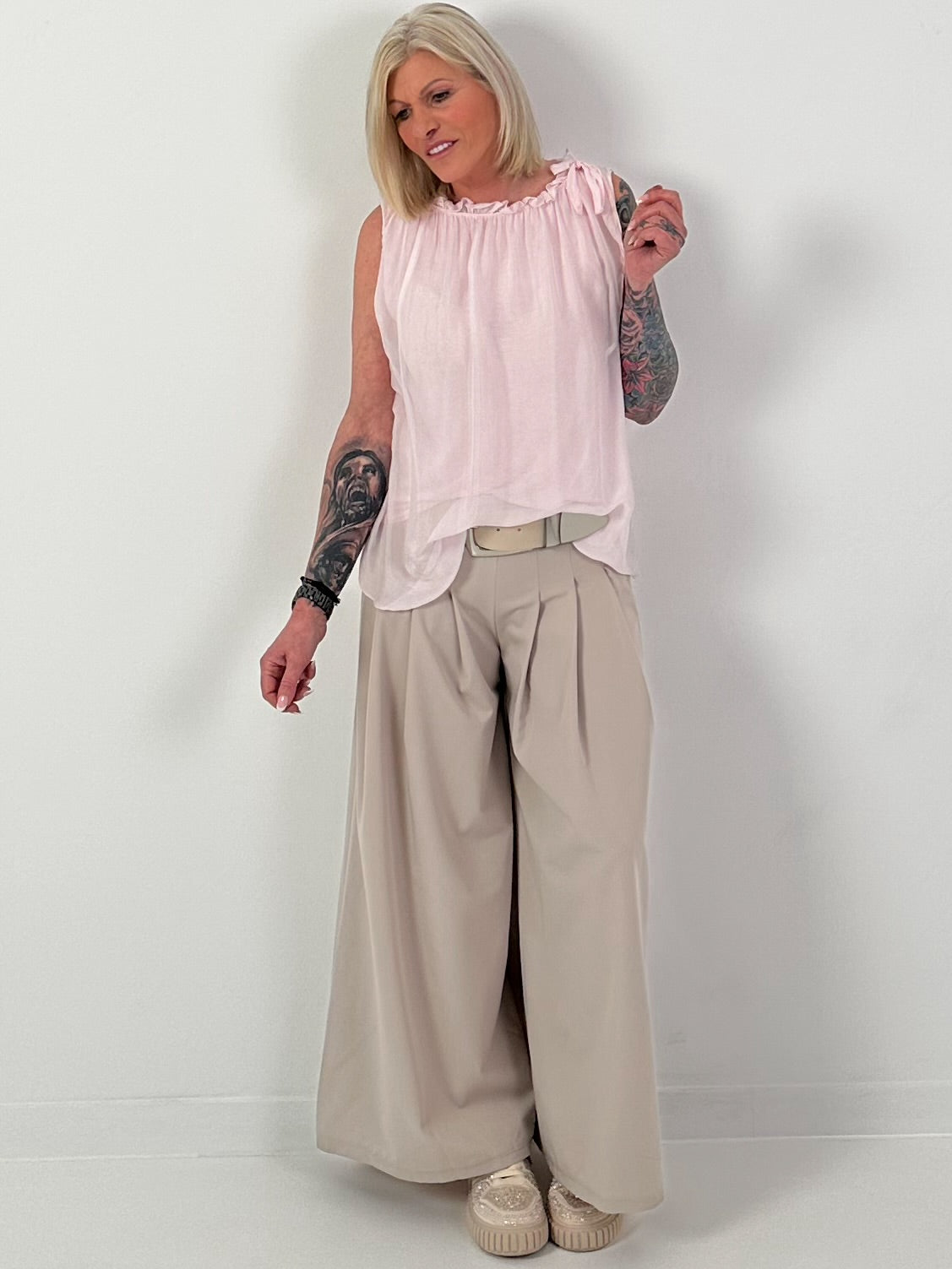 Seidentop mit Rüschenkragen und Schleife - rosa