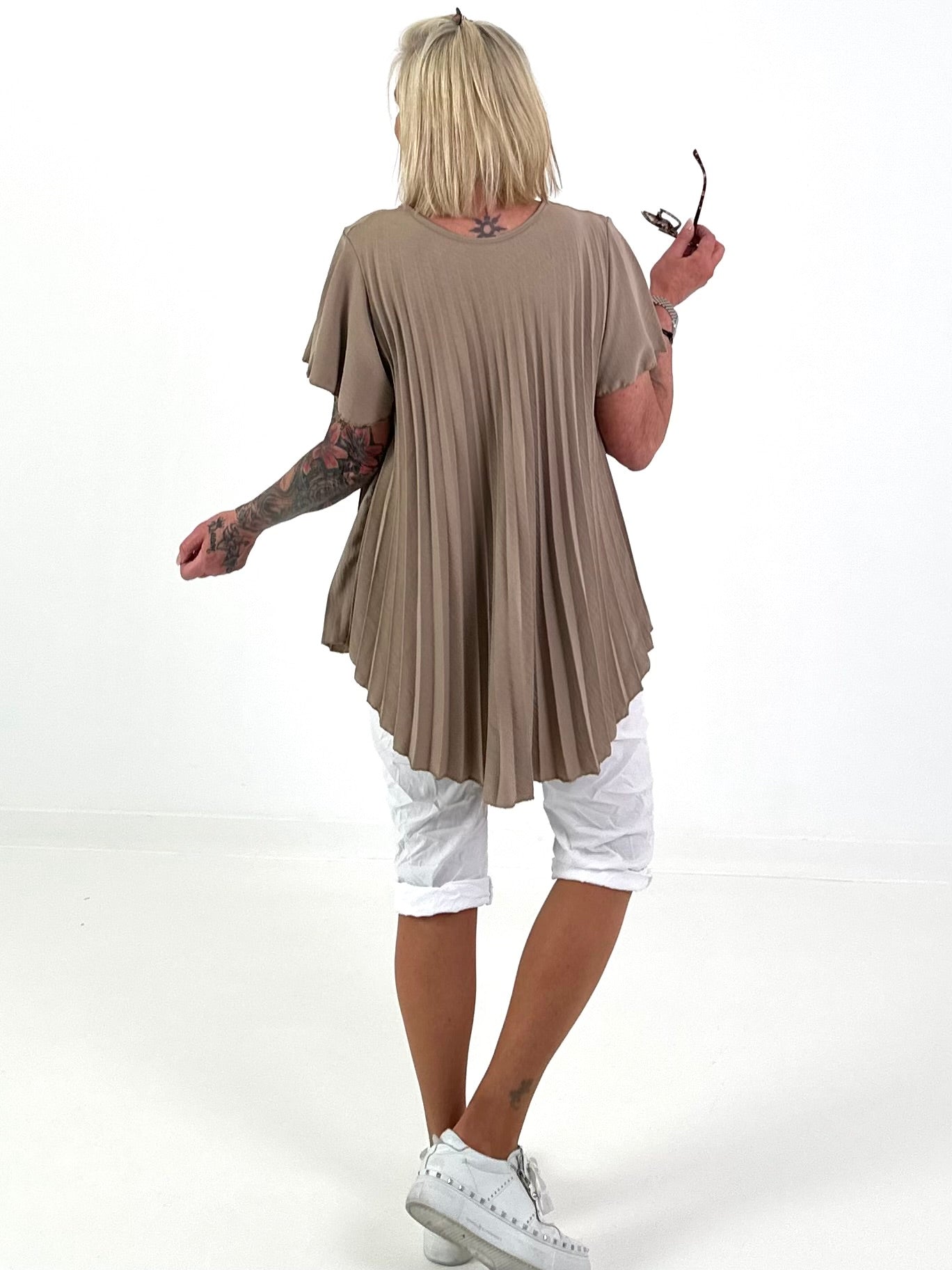 Plissee-Shirt mit Volantsärmel - taupe