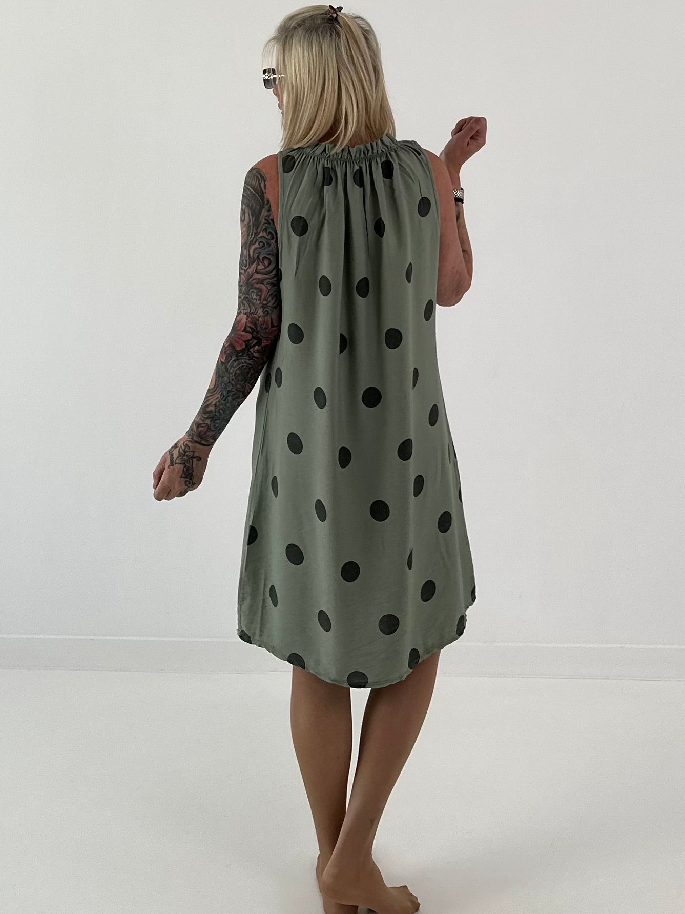 Tupfen Kleid mit Rüschenkragen - salbei