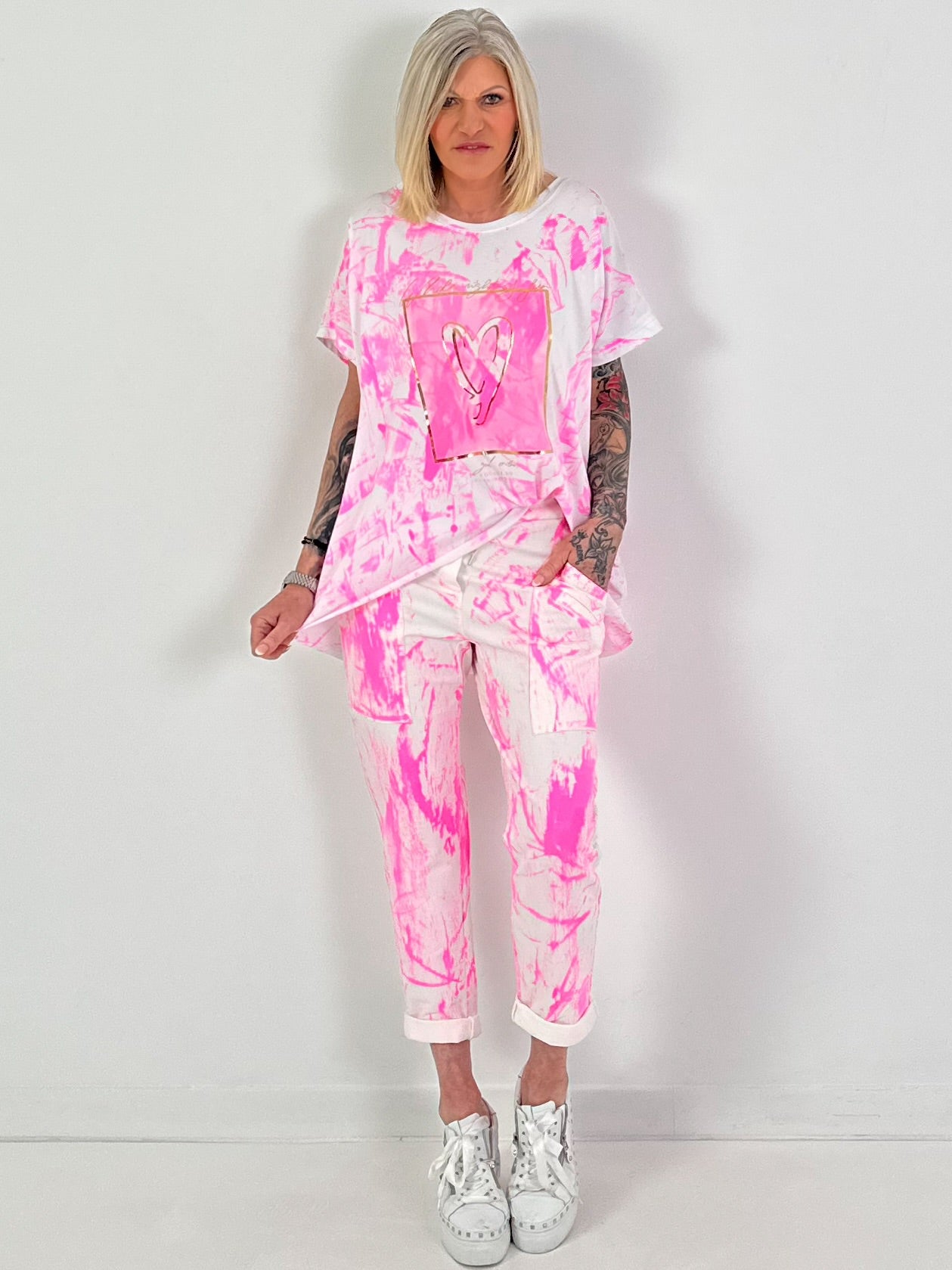 Batik-Shirt mit Herzmotiv - weiss-neonpink