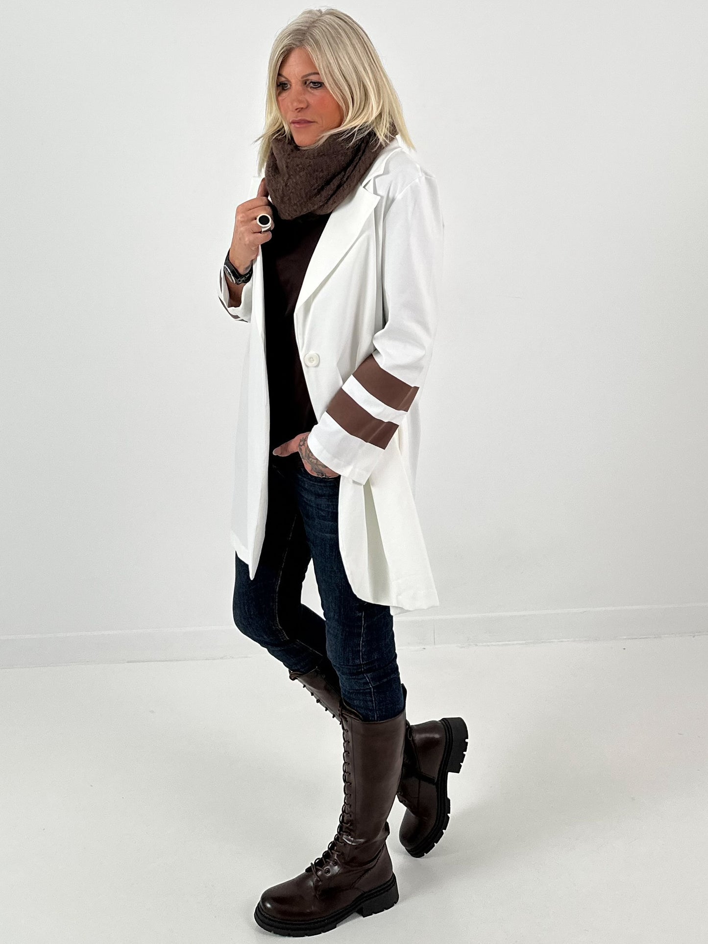 Coat model "Team 84" - white-chocolate