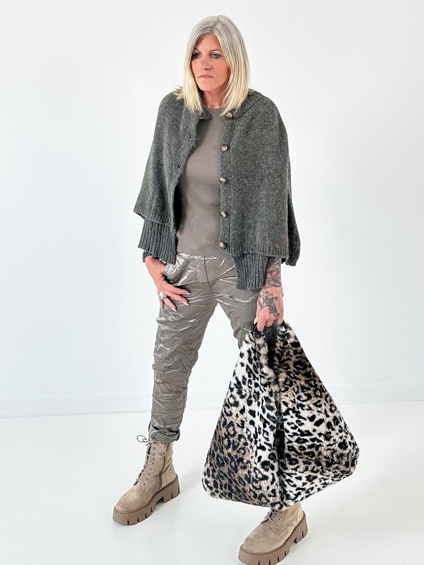 Cardigan model "Cozy Cape" - taupe