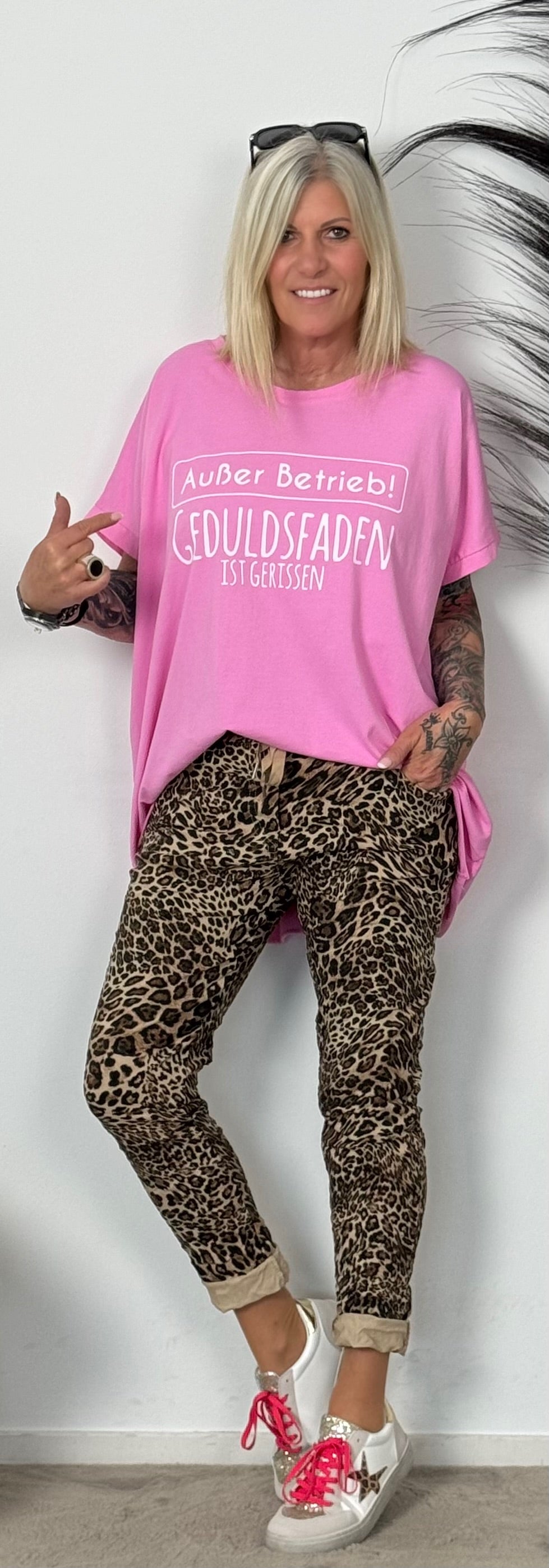 2e keus oversized T-shirt model "Buiten dienst - geduld raakt op" - snoep