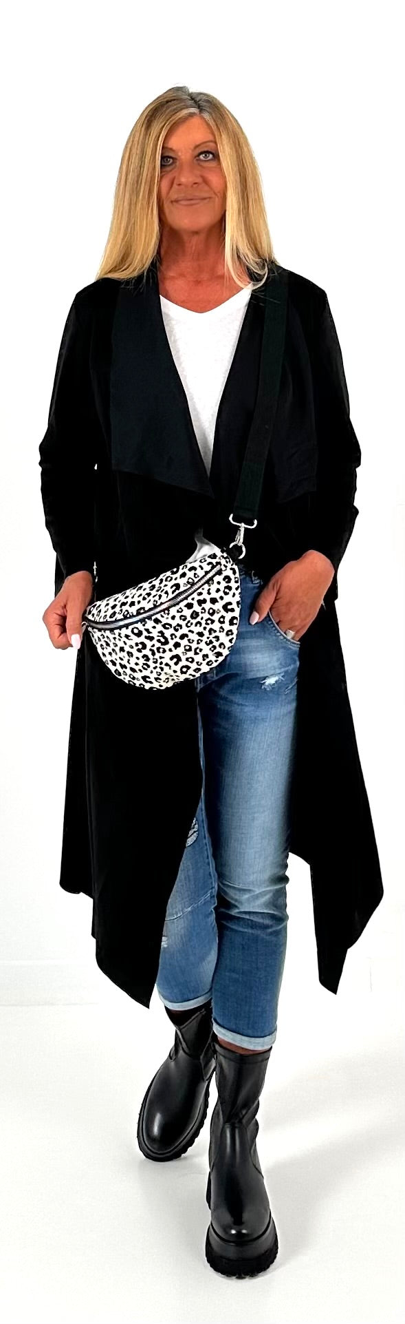 Crossbody bag model "Savage Leo-Chic" - white-leo