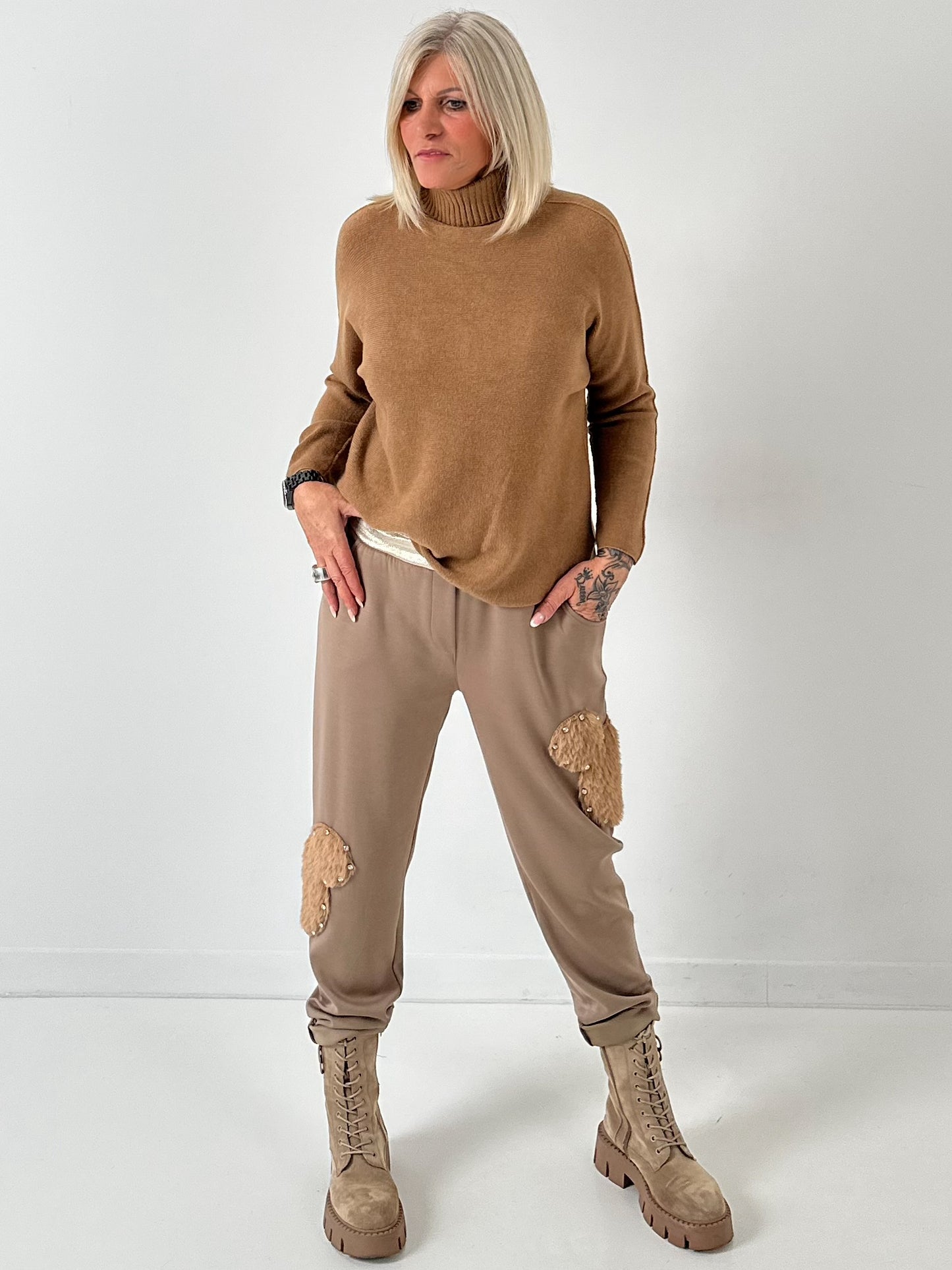 Pants model “Furry Patch” - taupe
