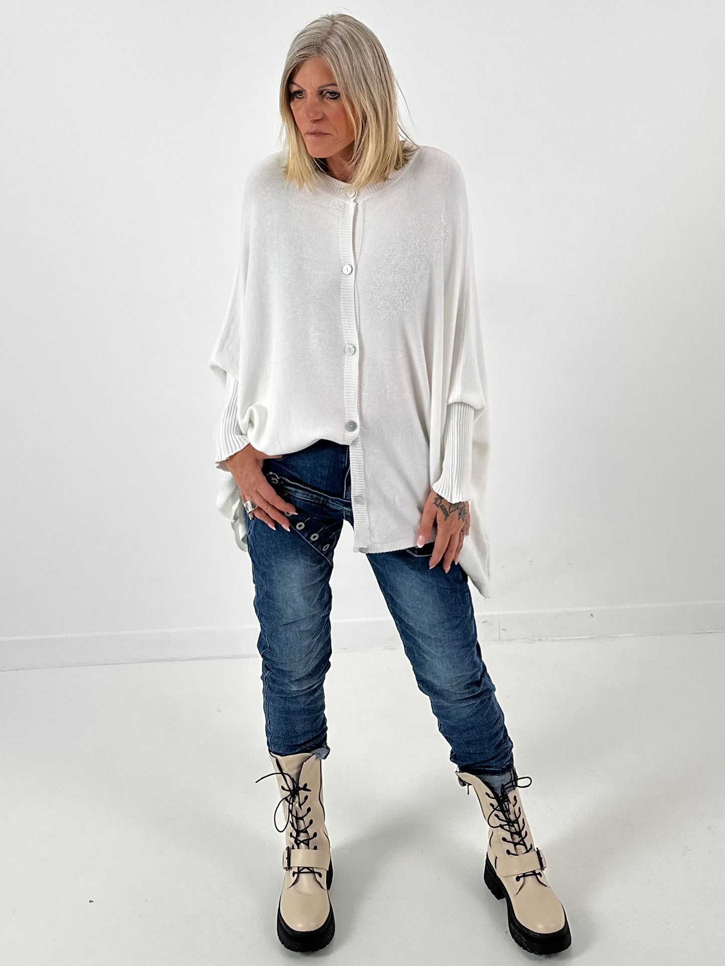 Oversized Strickjacke Modell "Slender Sleeve" - weiss