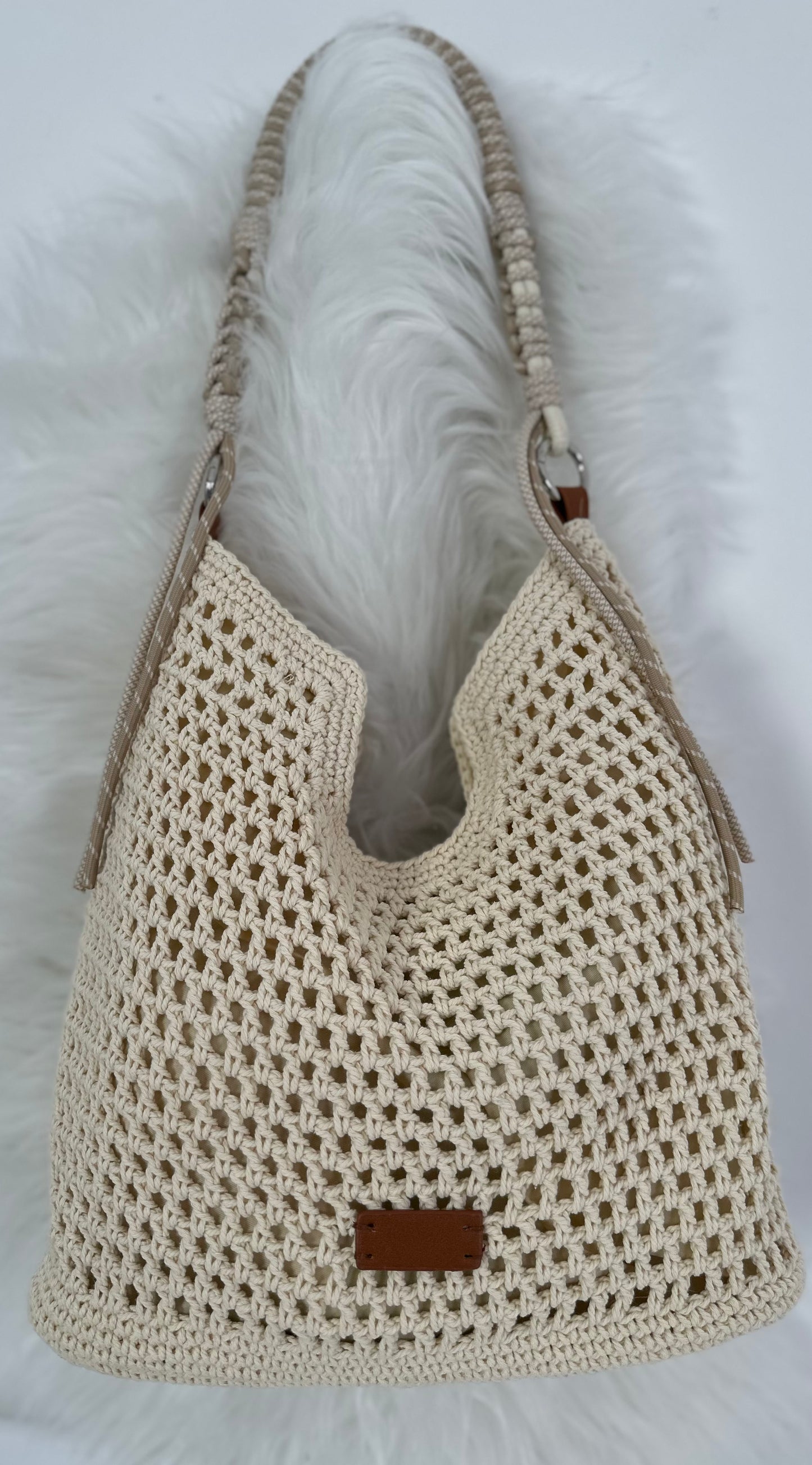 Gehäkelte Tasche mit Reißverschluss - creme