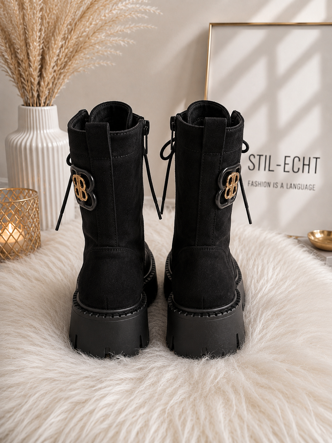 Bootie in Wildleder Optik mit derber Sohle - schwarz