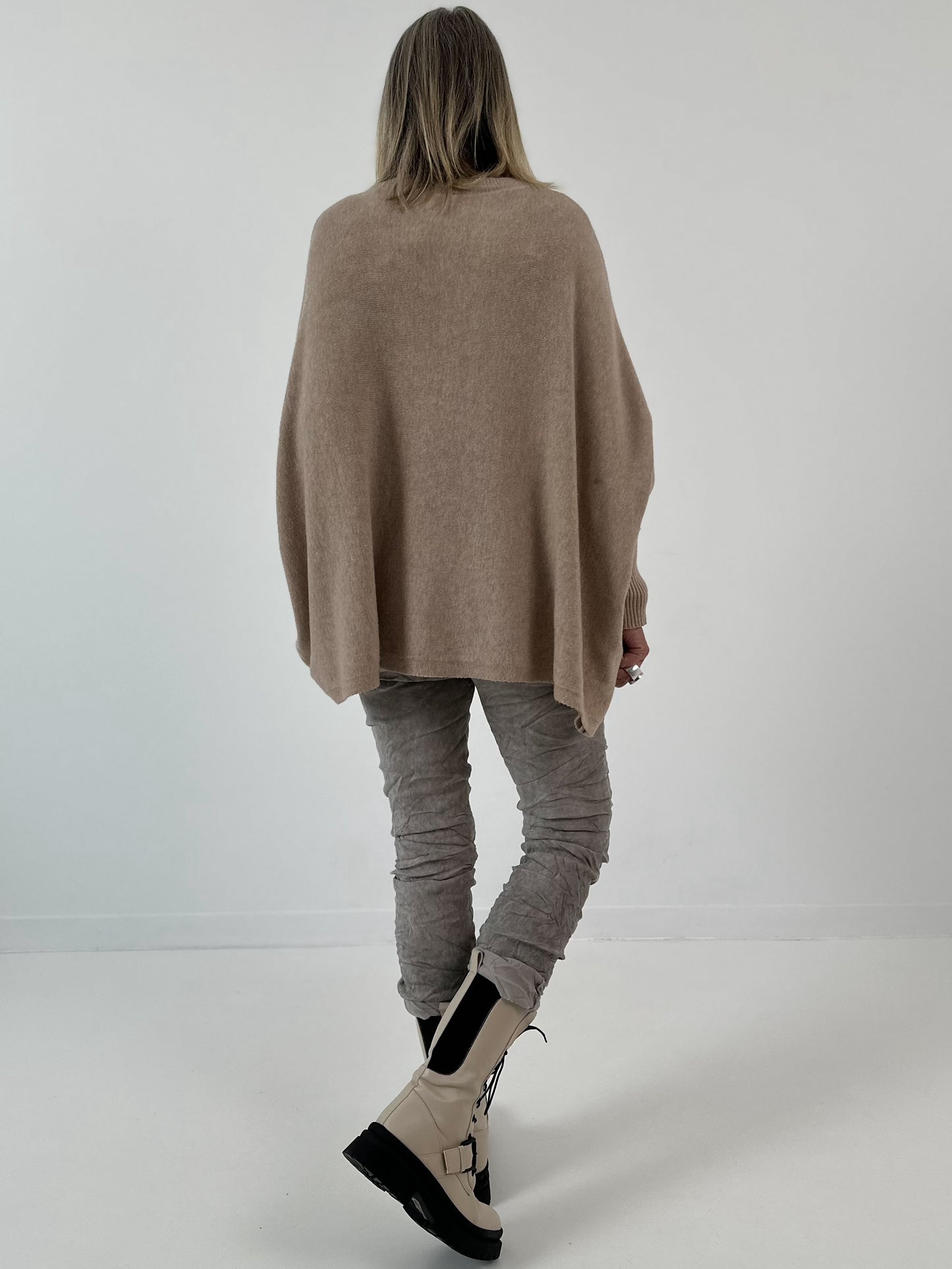 Oversized cardigan model "Slender Sleeve" - beige