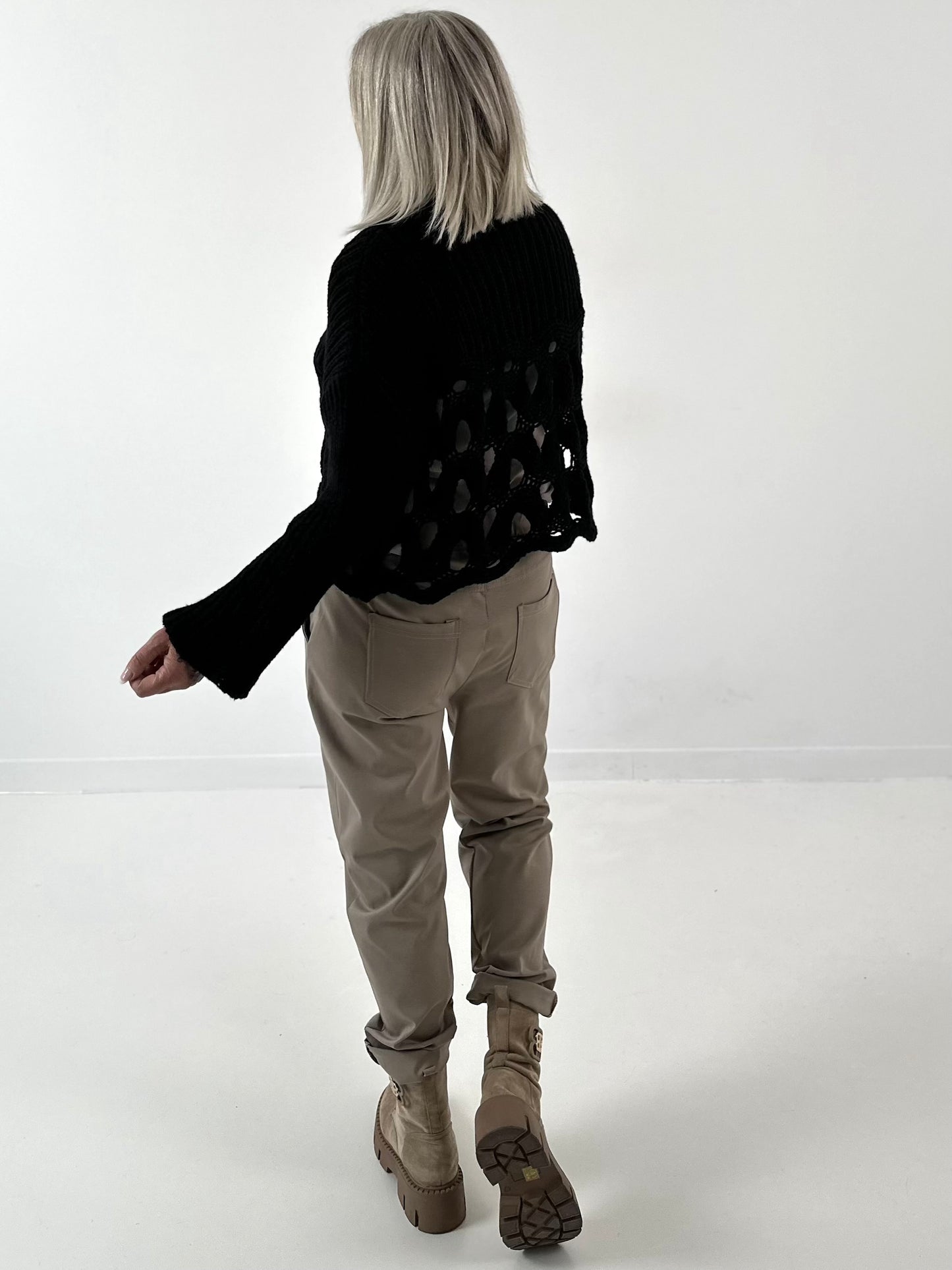 Short sweater model "Strada" - black