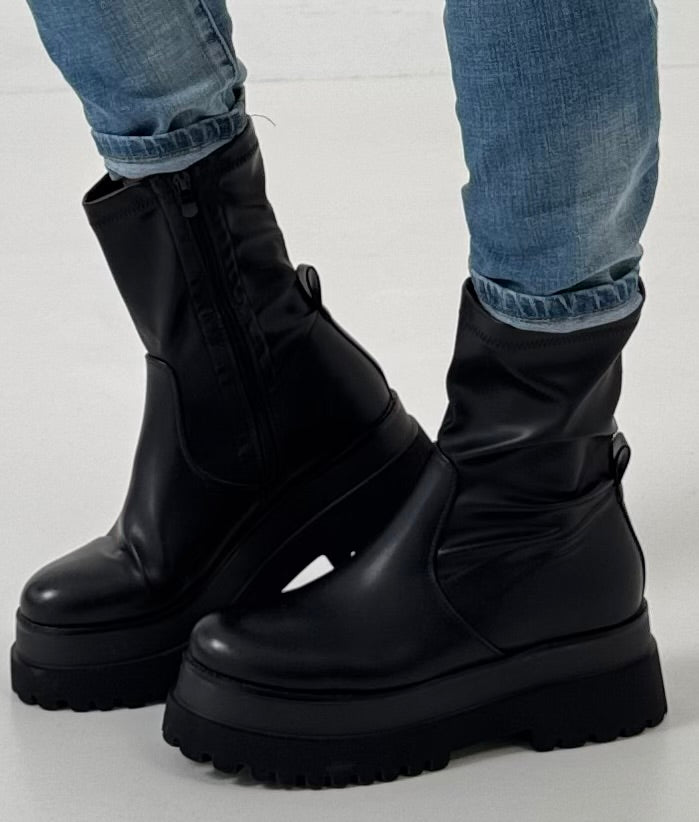 Bootie model "Grave Step" - black