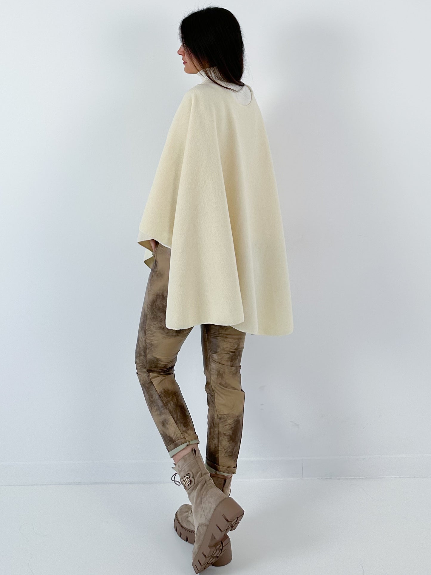 Poncho/Throw model "The Poncho" - ecru