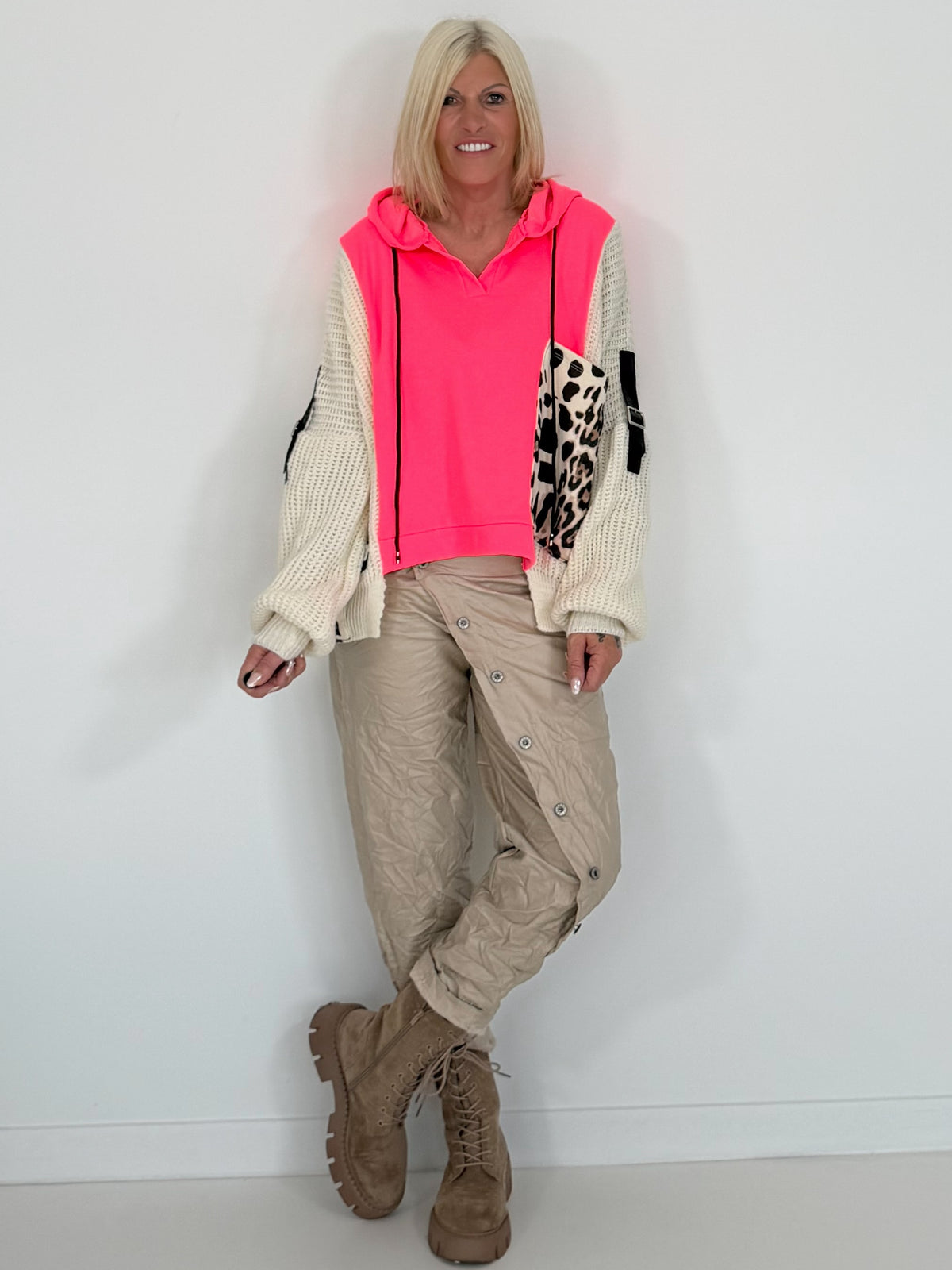Oversized grofgebreide hoodie met sweat-inzetstuk - neonroze-ecru