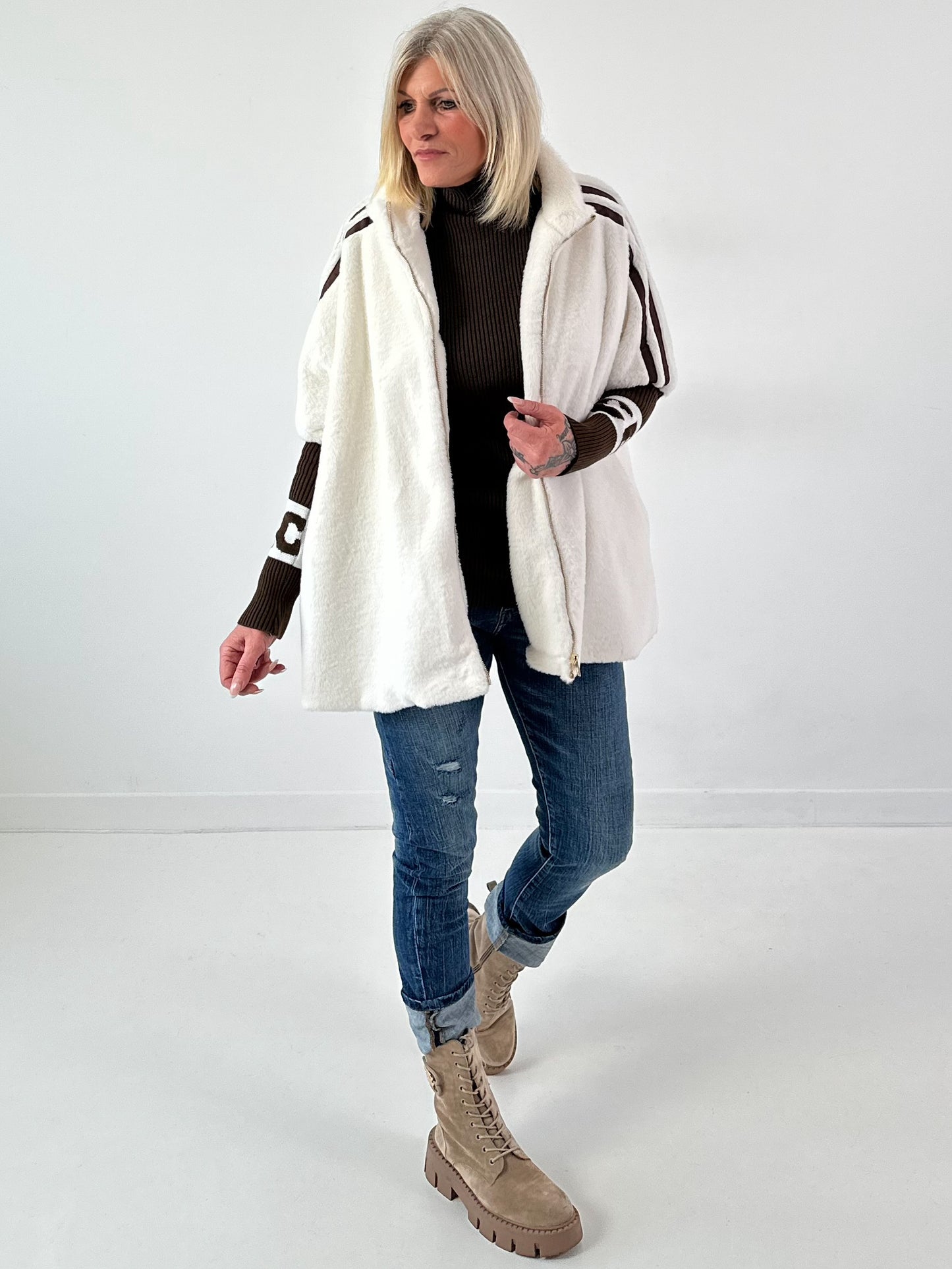 Bontjas met gebreide mouwen, model "Fluffline" - ecru