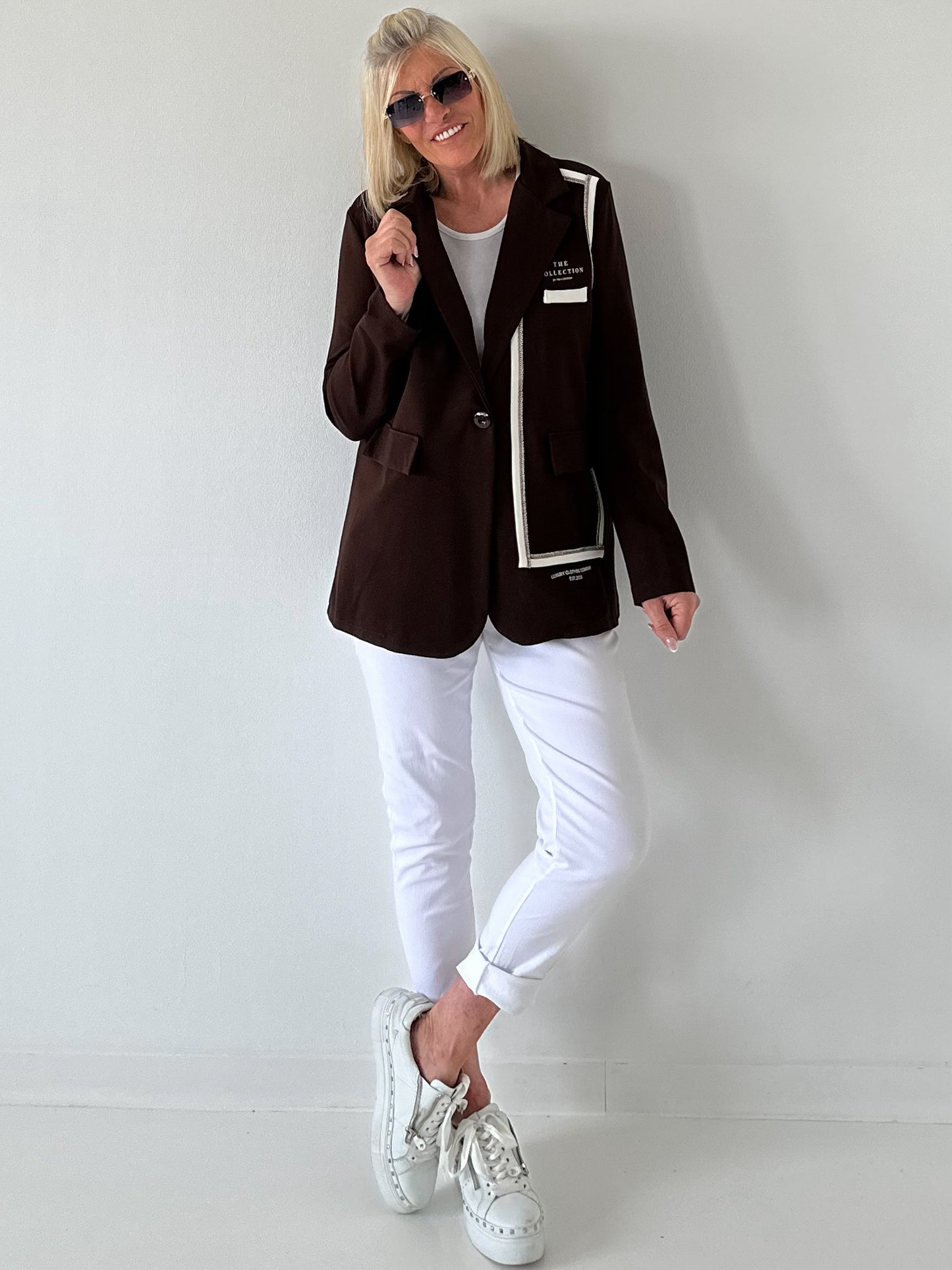 Blazer mit Statement Patch - mokka