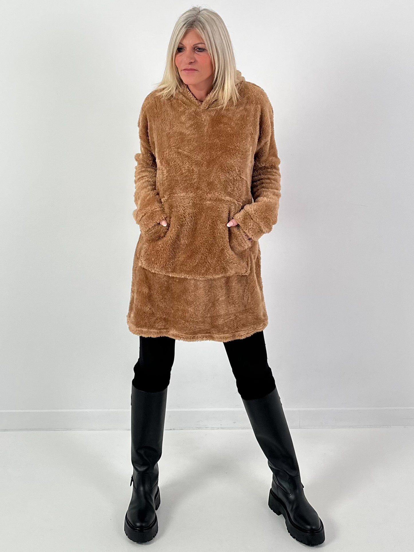 Oversized hoodie model "Warm Hug" - camel