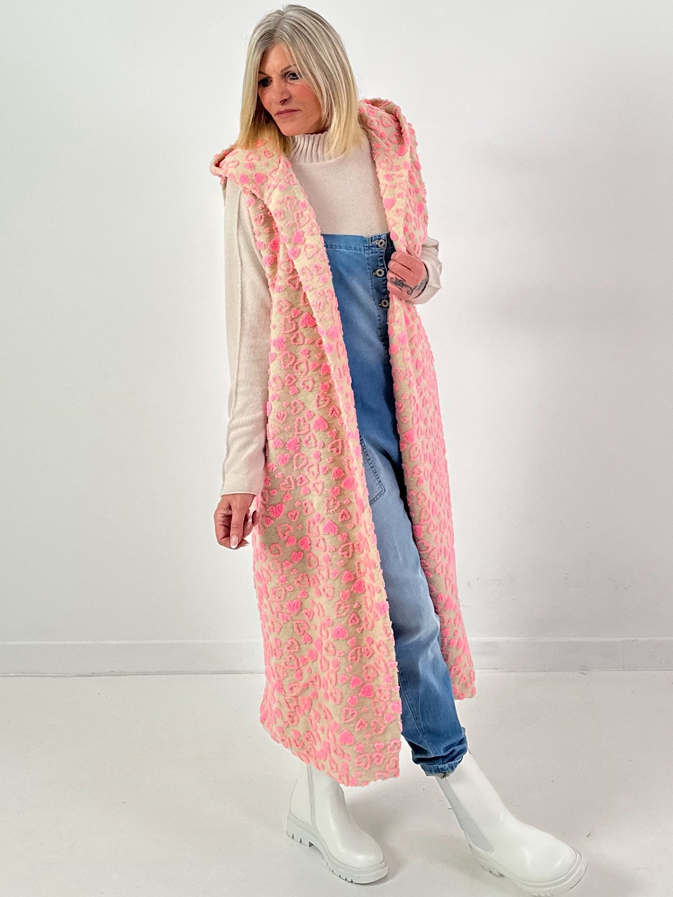 Longweste Modell "Heartly Hug" - beige