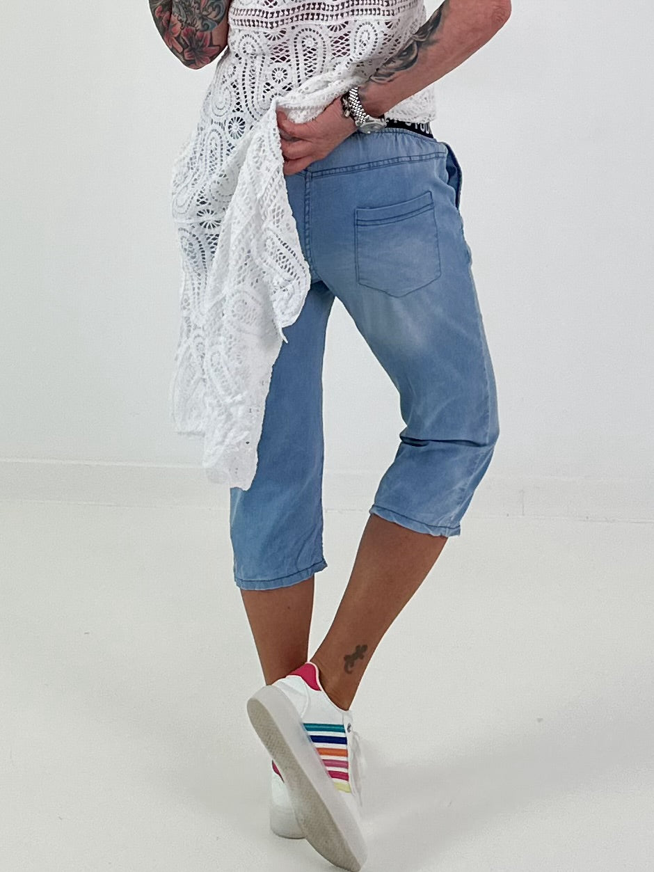 Short jeans with statement waistband - light blue