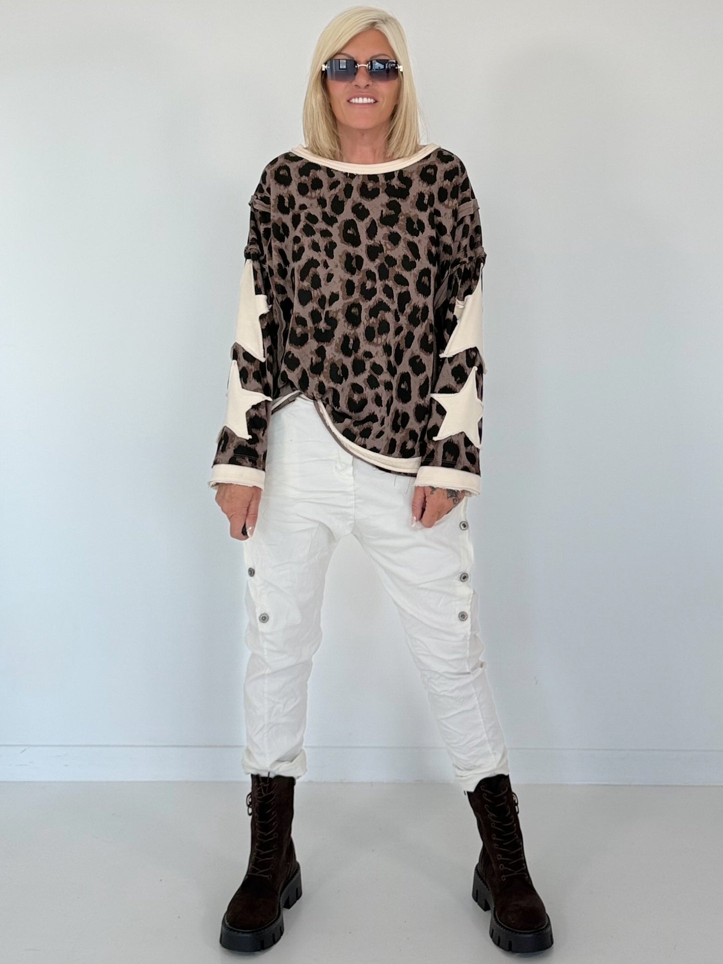 Hose mit elastischem Bund und seitlichen Knopfleisten - creme