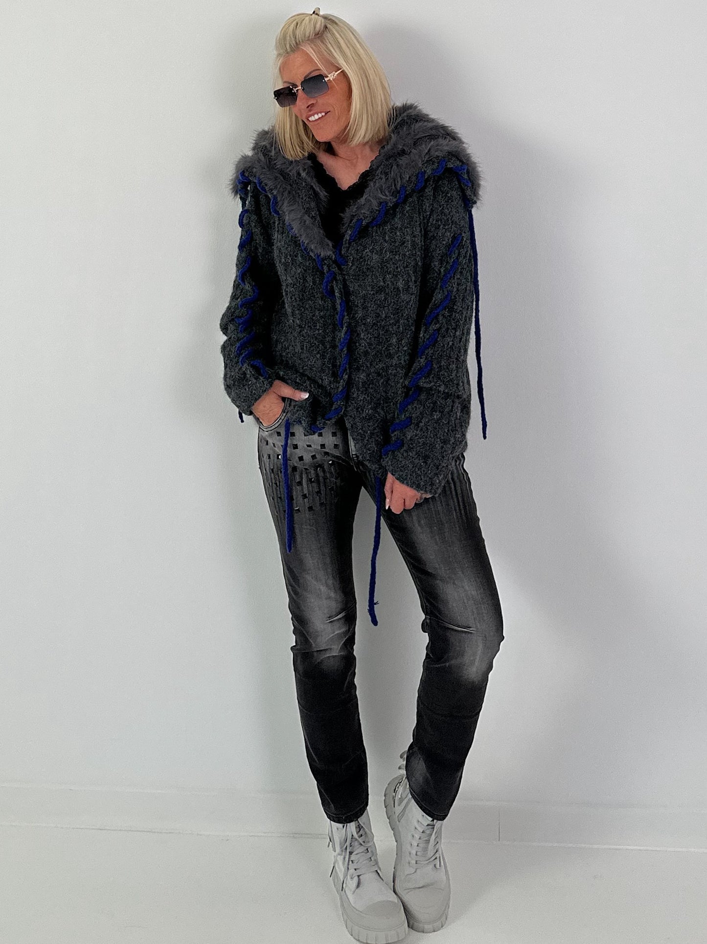Cuddly Cardigan with Oversized Fur Collar - Anthracite