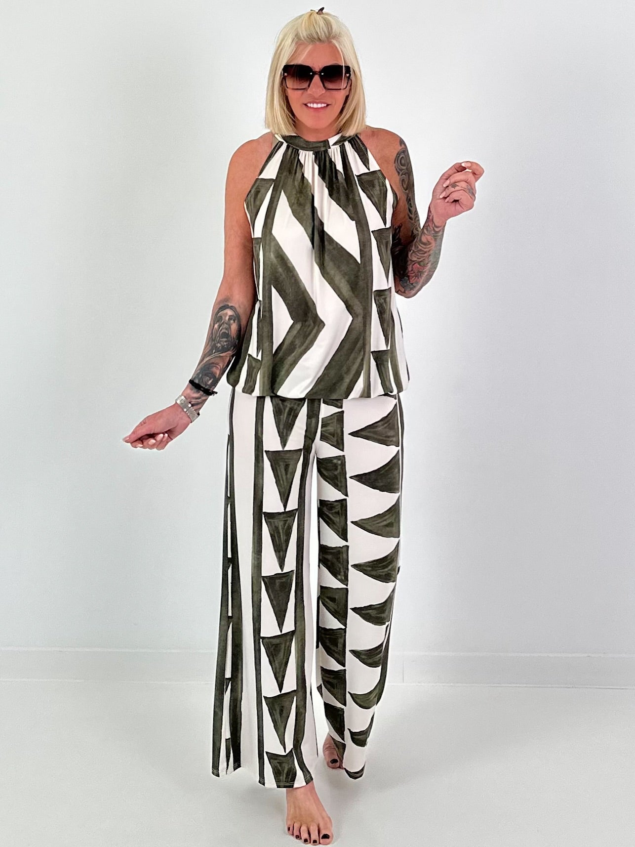 Two-piece with graphic pattern - khaki-white