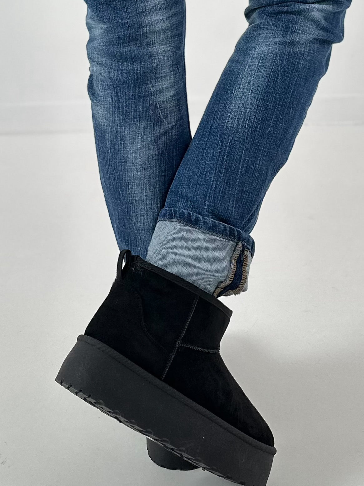 Cosy Low Boot model "Cloudie" - black