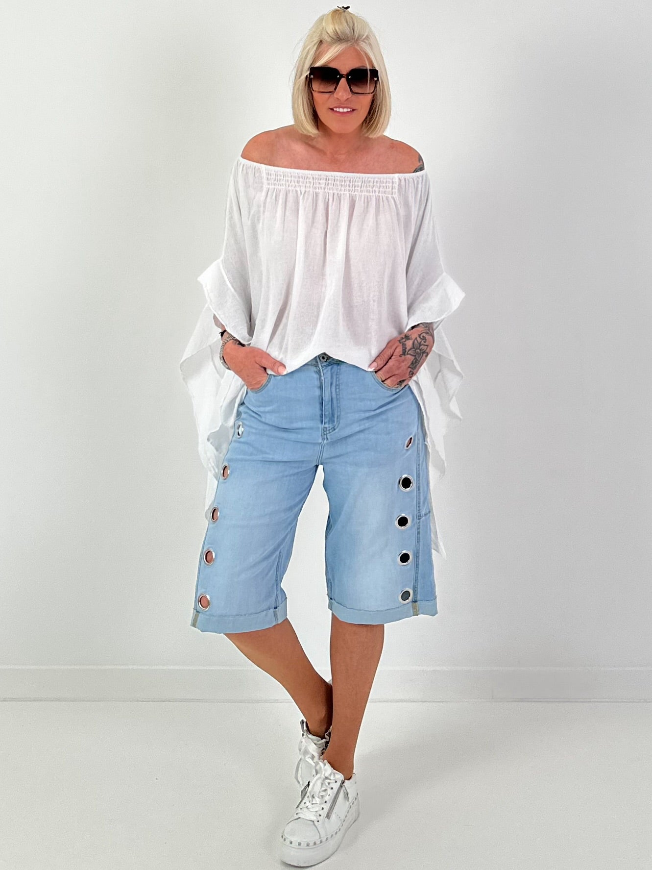 Jeansshort mit silbernen Ösen - denim