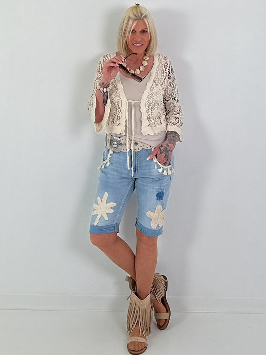 Short crocheted jacket with ornamental pattern - beige
