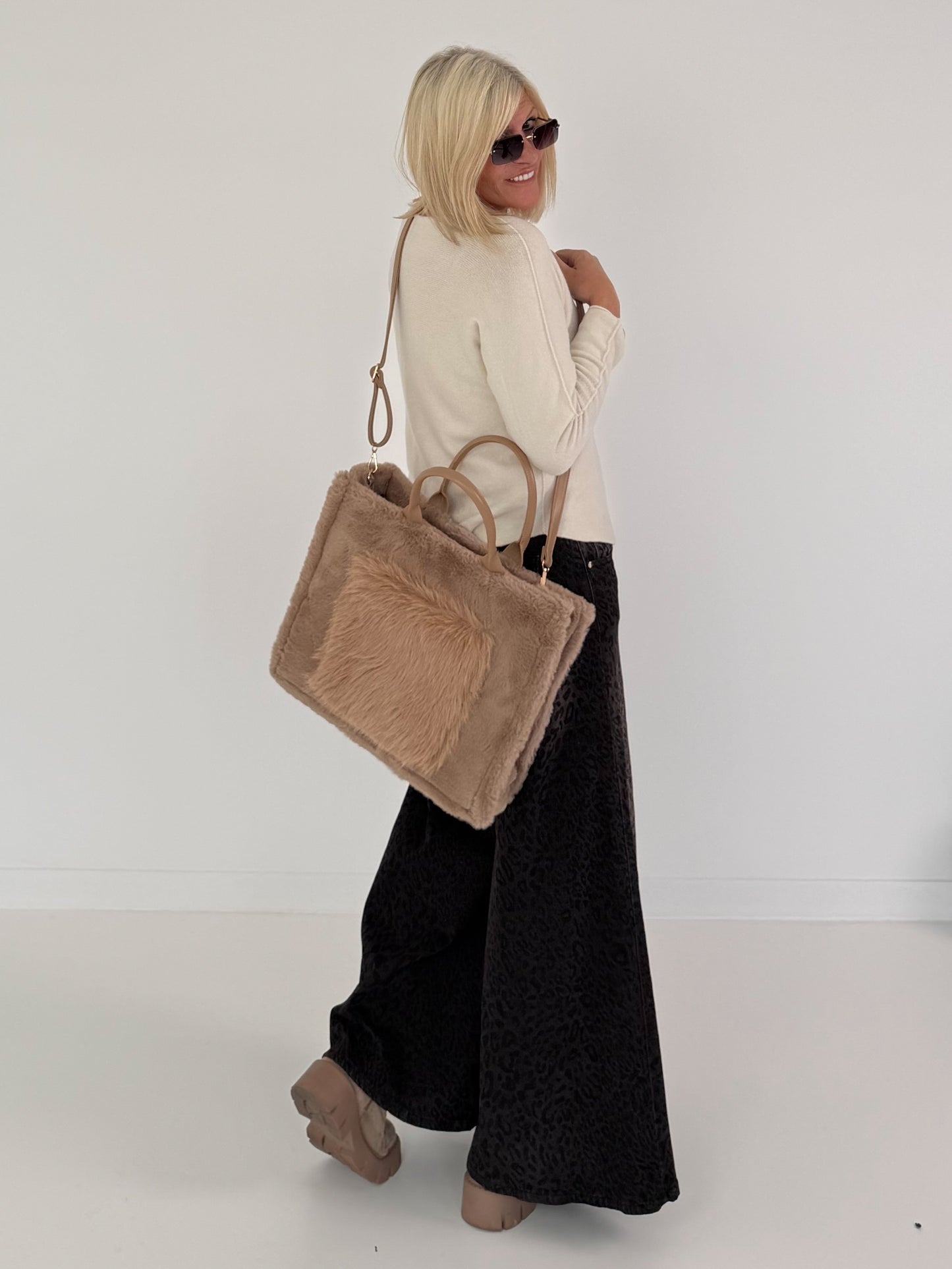Stylische Felltasche - beige