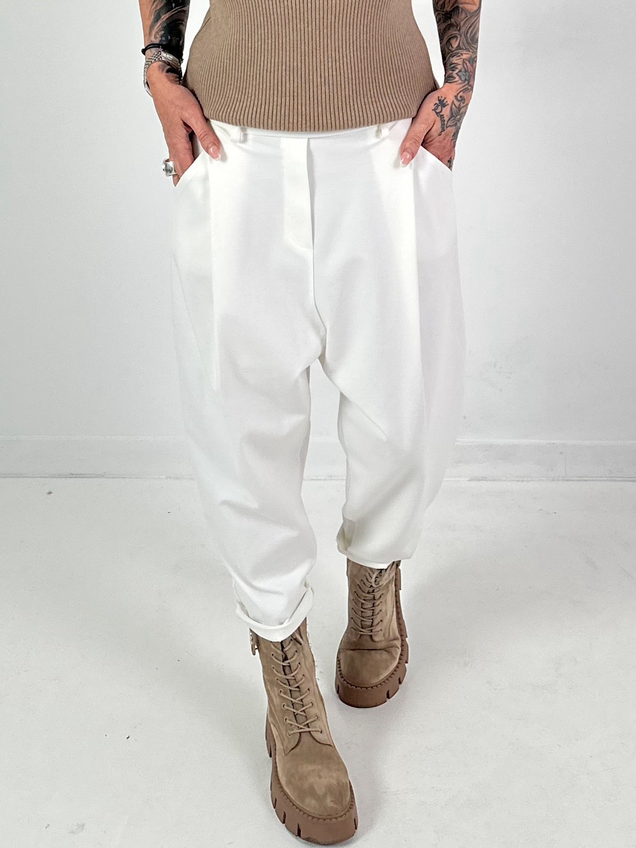 Baggy broek model "Effortless Ease" - wit