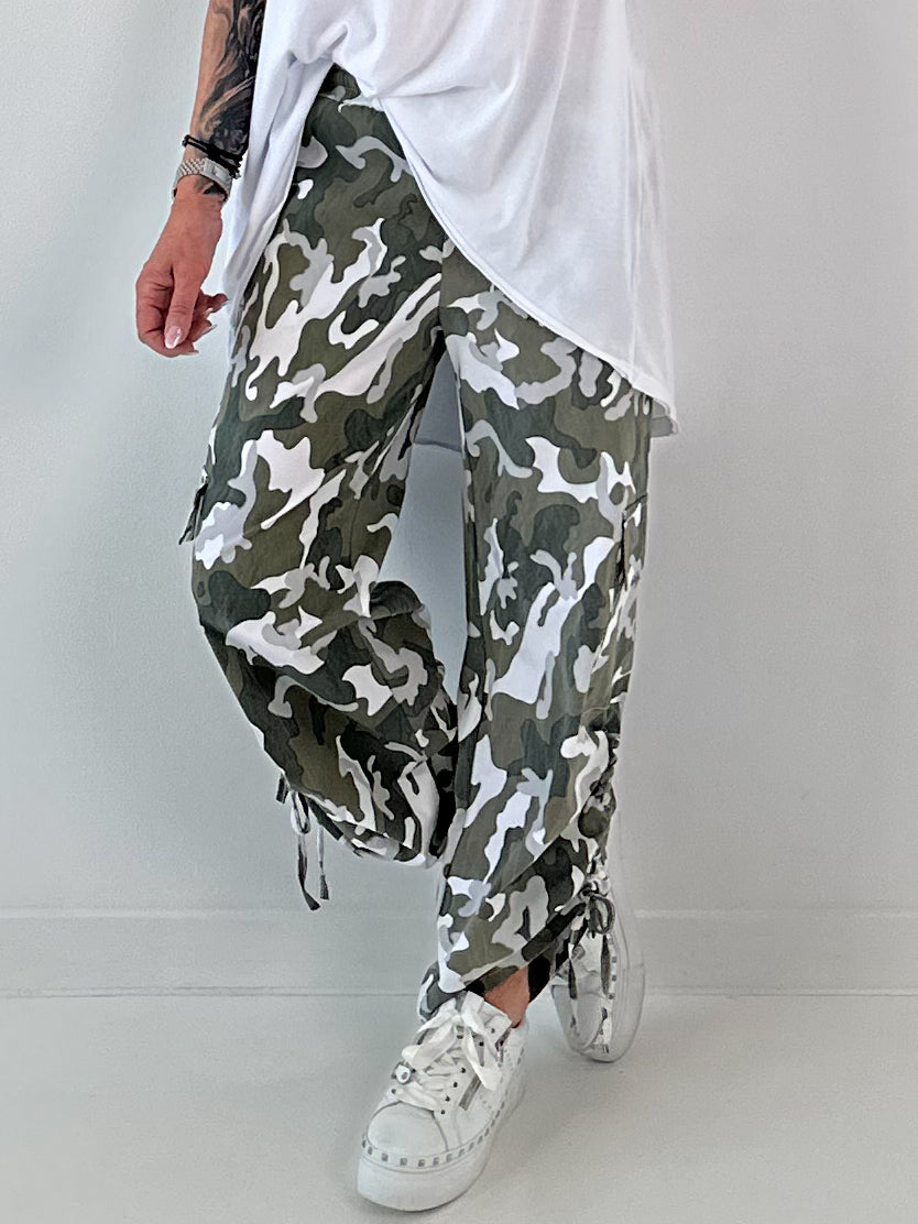 Cargo camouflage broek met smokwerk aan de pijp - kaki-wit