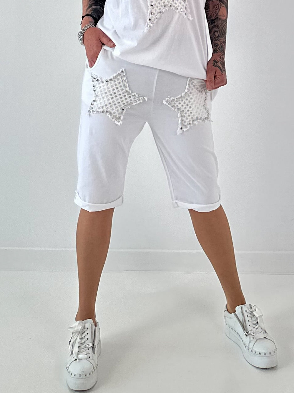 Sweat Short mit Häkelstern und  Nieten - weiss