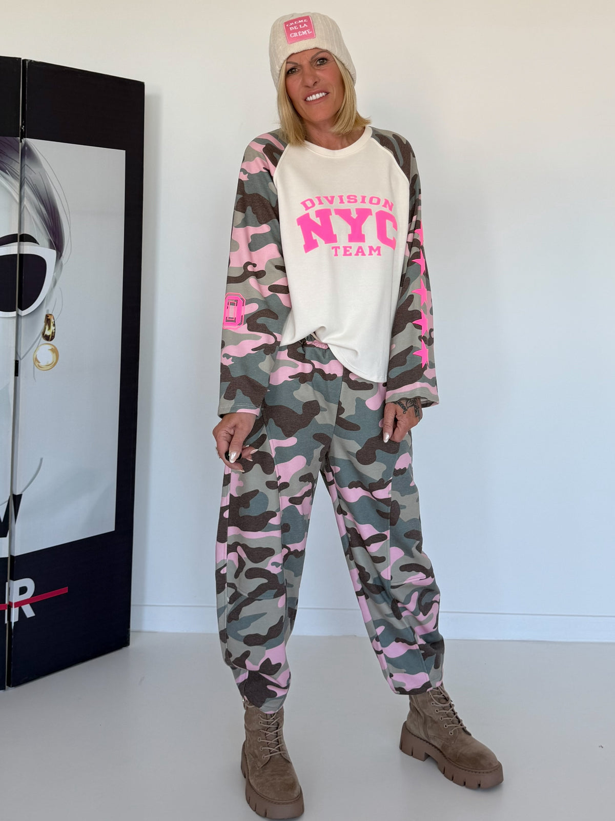 Sweater with camouflage sleeves and 3D print - beige-olive-multi-coloured