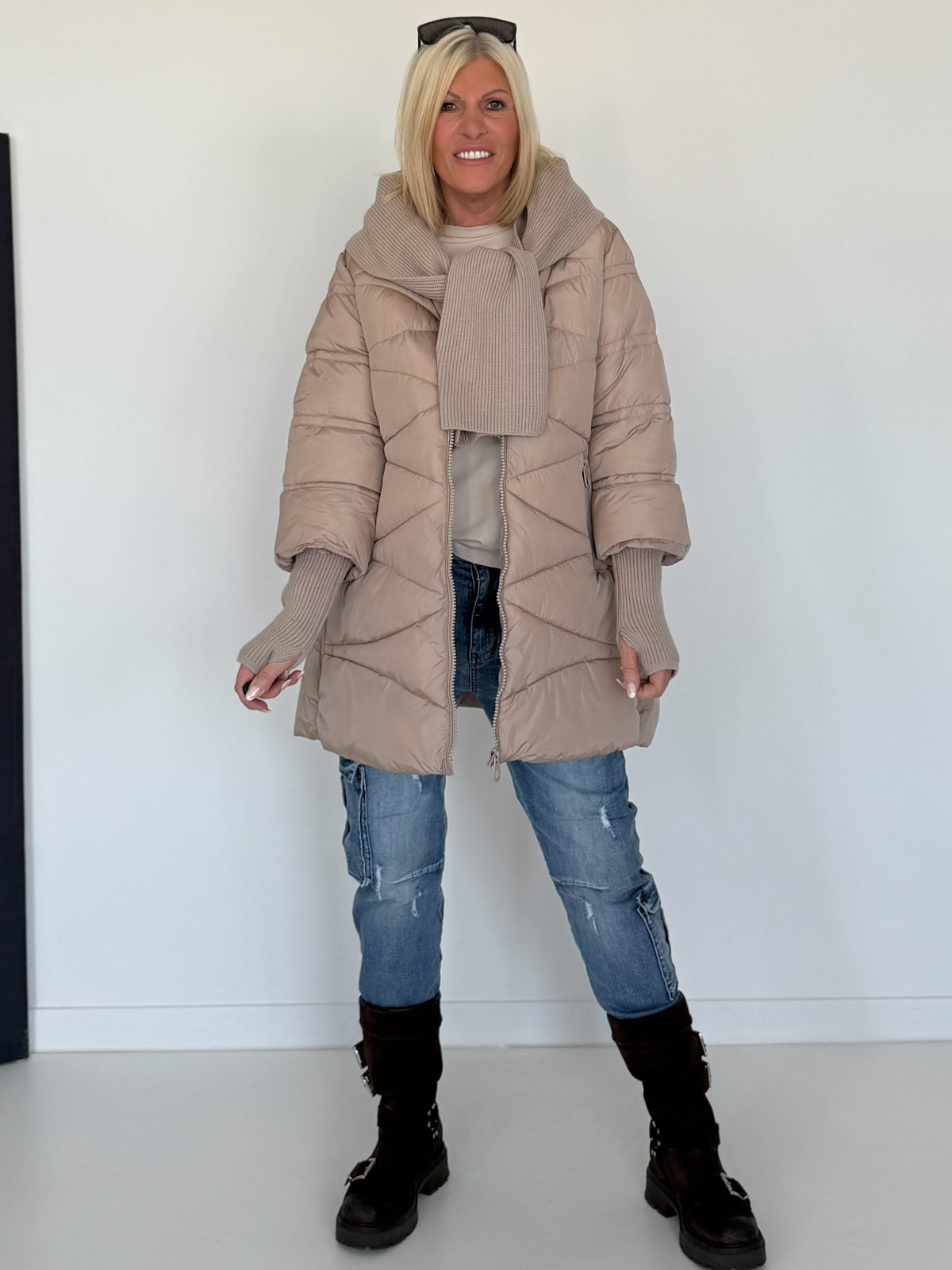 Winterjacke 2 Looks mit Stulpenärmeln und abnehmbarem Strickeinsatz - beige